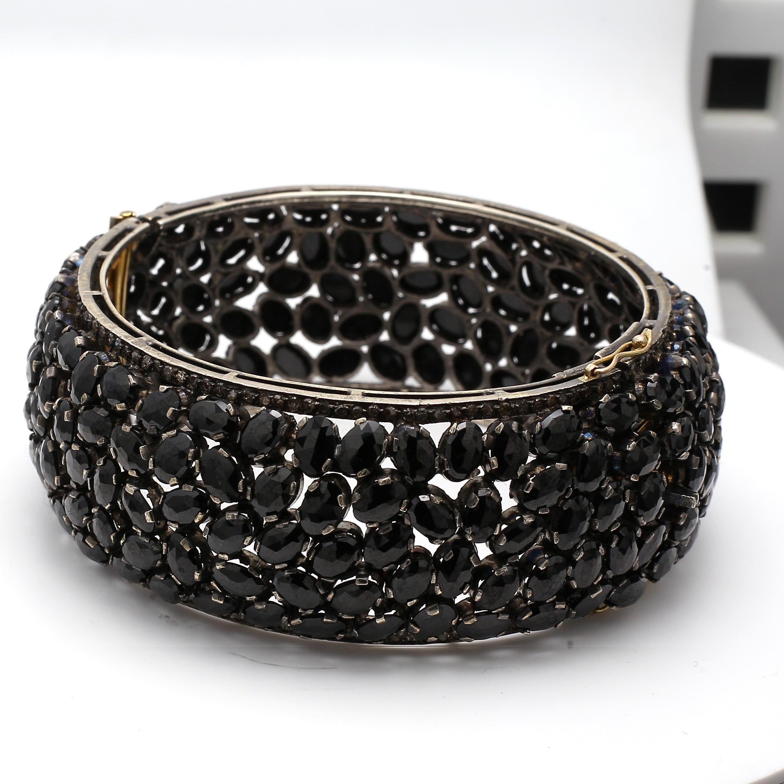 72.00 Carat Oval Black Gemstone Gold & Silver Vintage Estate Bangle Bracelet