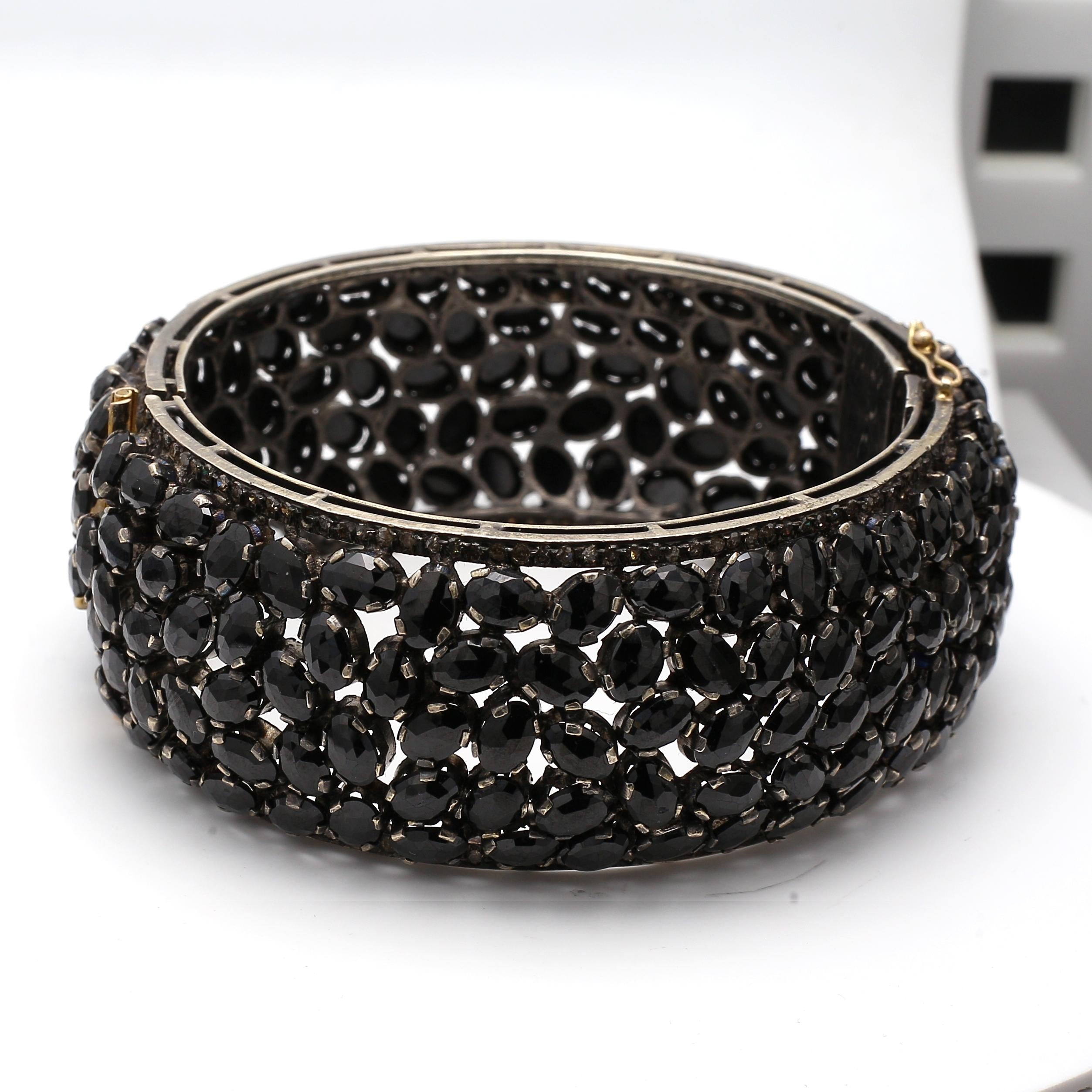 72.00 Carat Oval Black Gemstone Gold & Silver Vintage Estate Bangle Bracelet