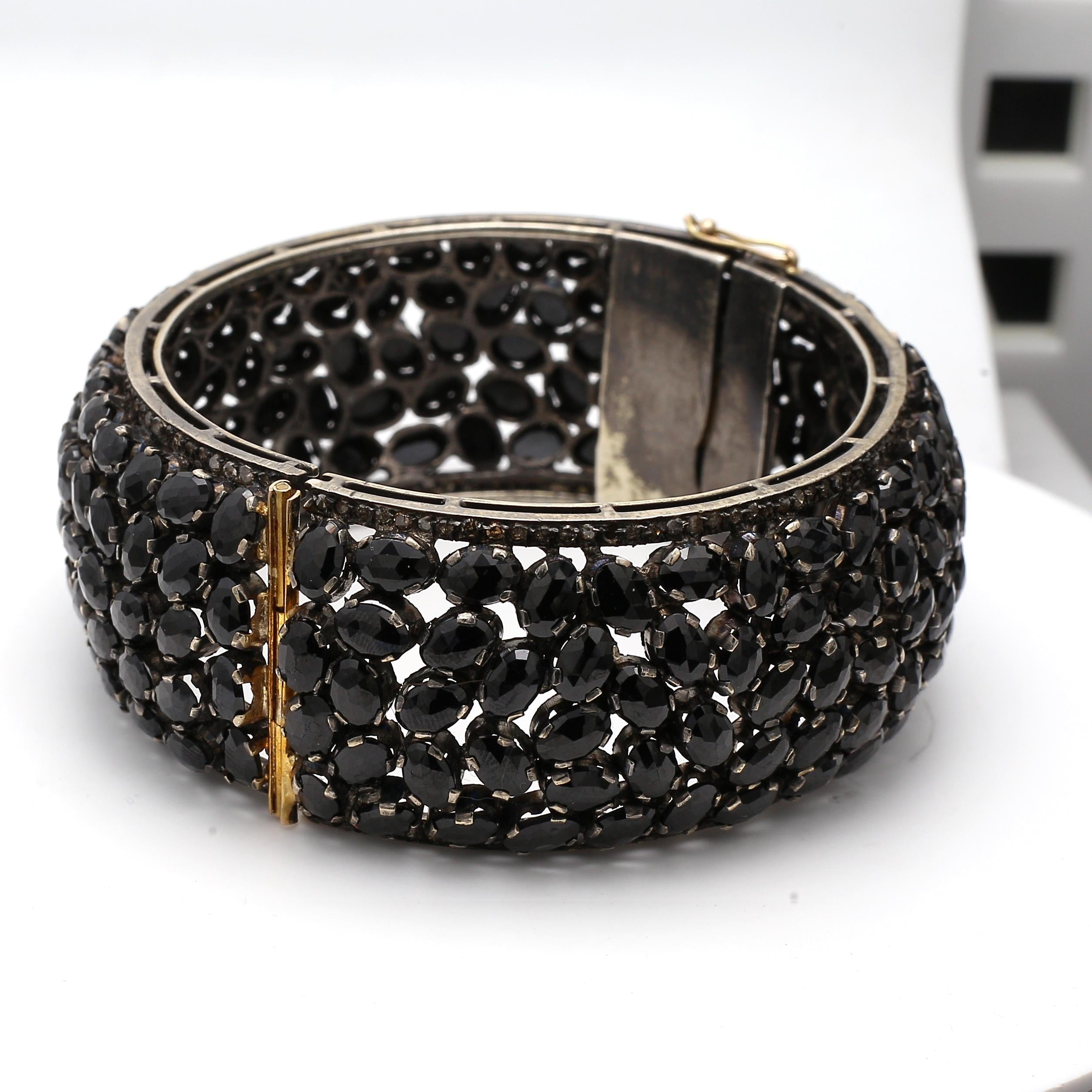 72.00 Carat Oval Black Gemstone Gold & Silver Vintage Estate Bangle Bracelet