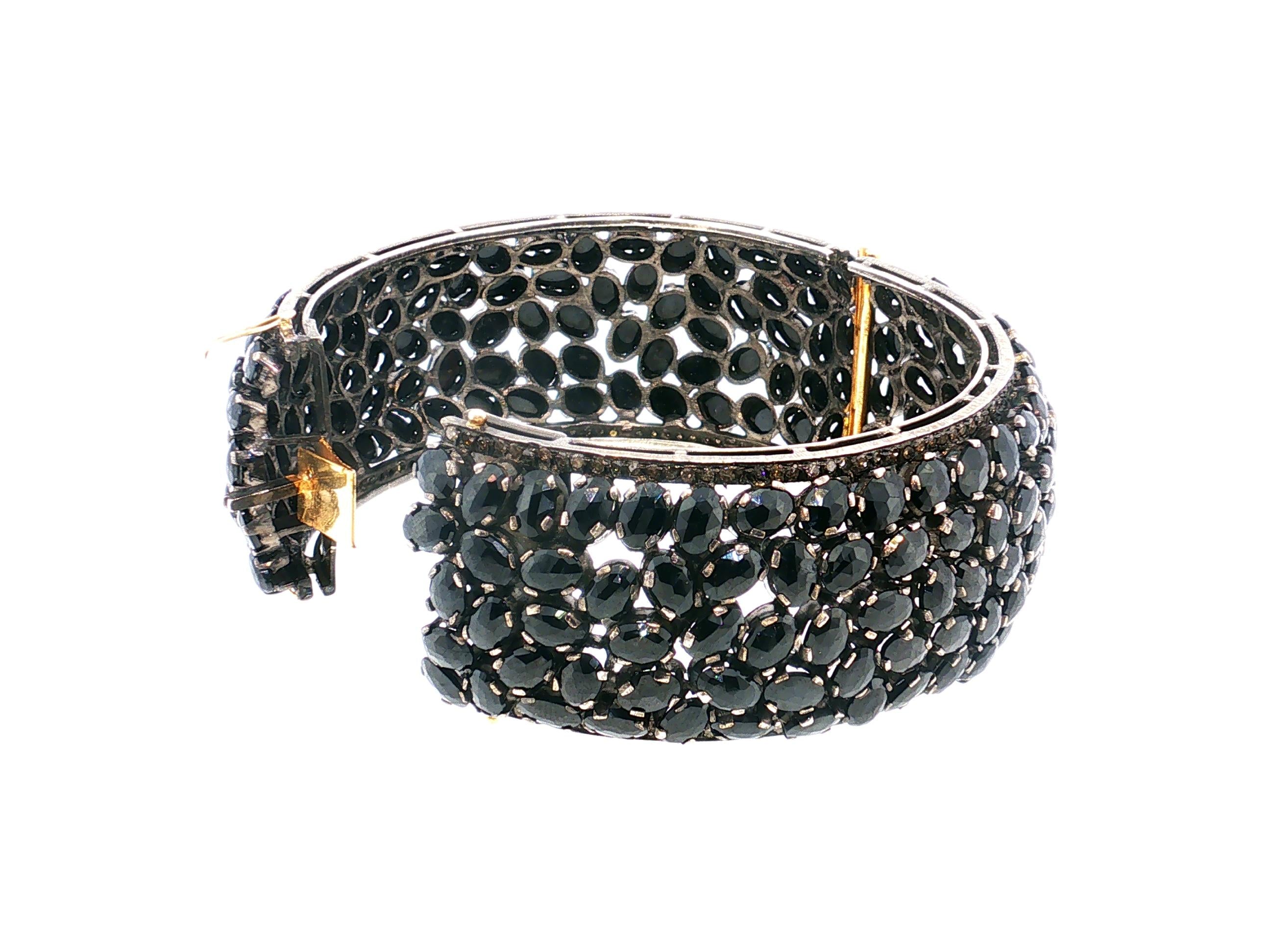 Vintage Gold/Slv Bangle Bracelet with 6x4mm Oval Onyx 7.25 Inch 73 Grams