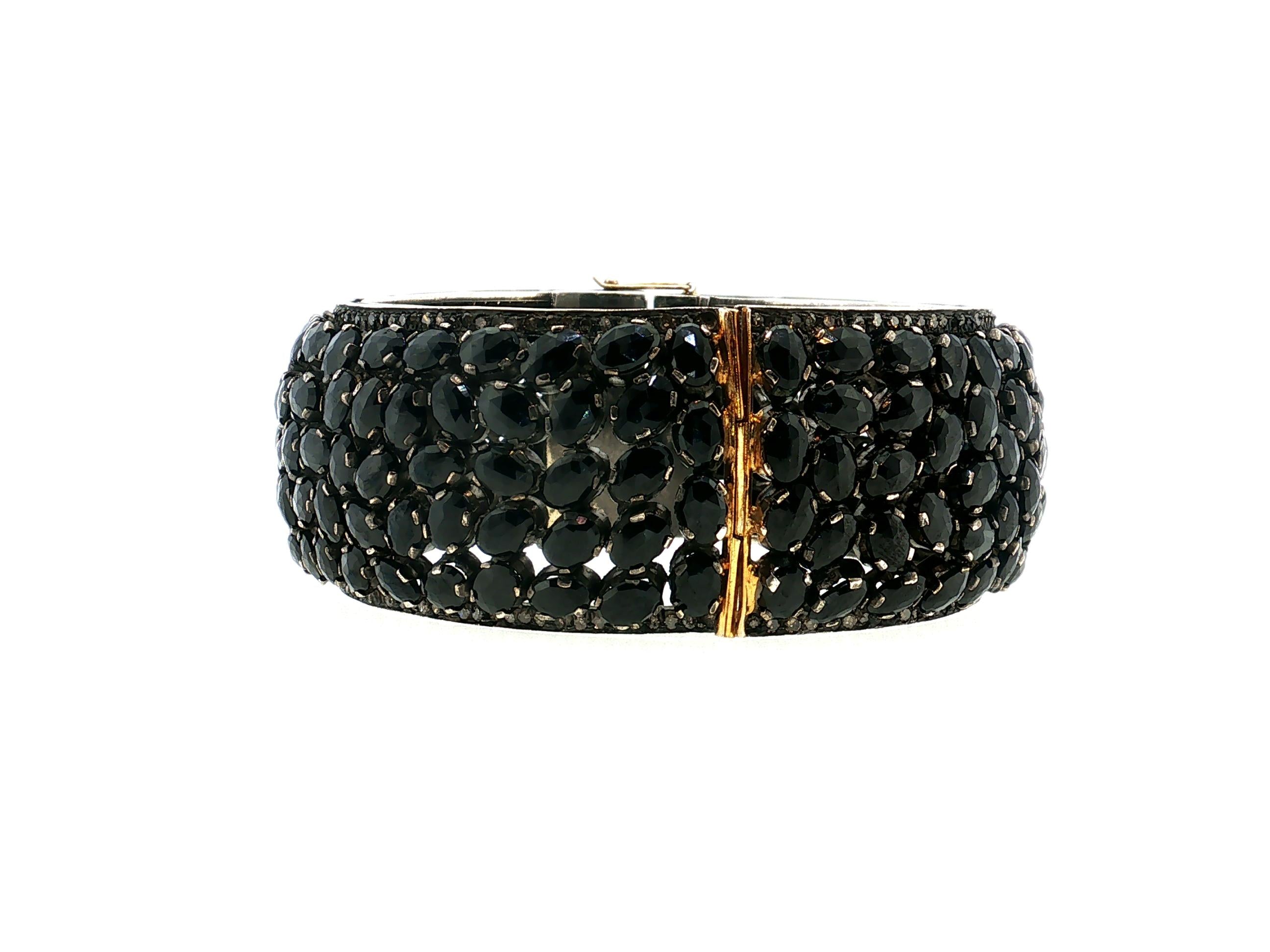 Vintage Gold/Slv Bangle Bracelet with 6x4mm Oval Onyx 7.25 Inch 73 Grams