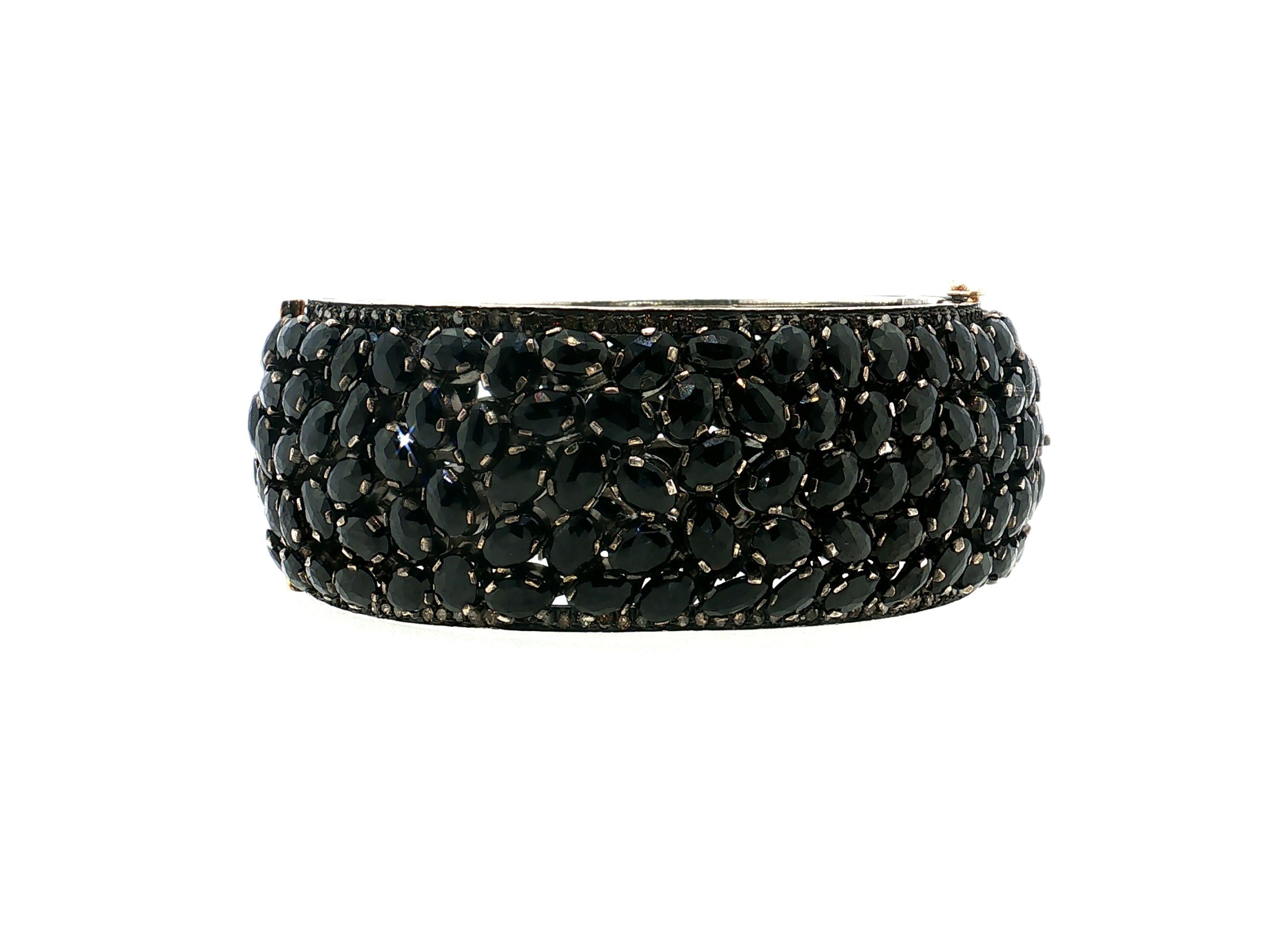 Vintage Gold/Slv Bangle Bracelet with 6x4mm Oval Onyx 7.25 Inch 73 Grams