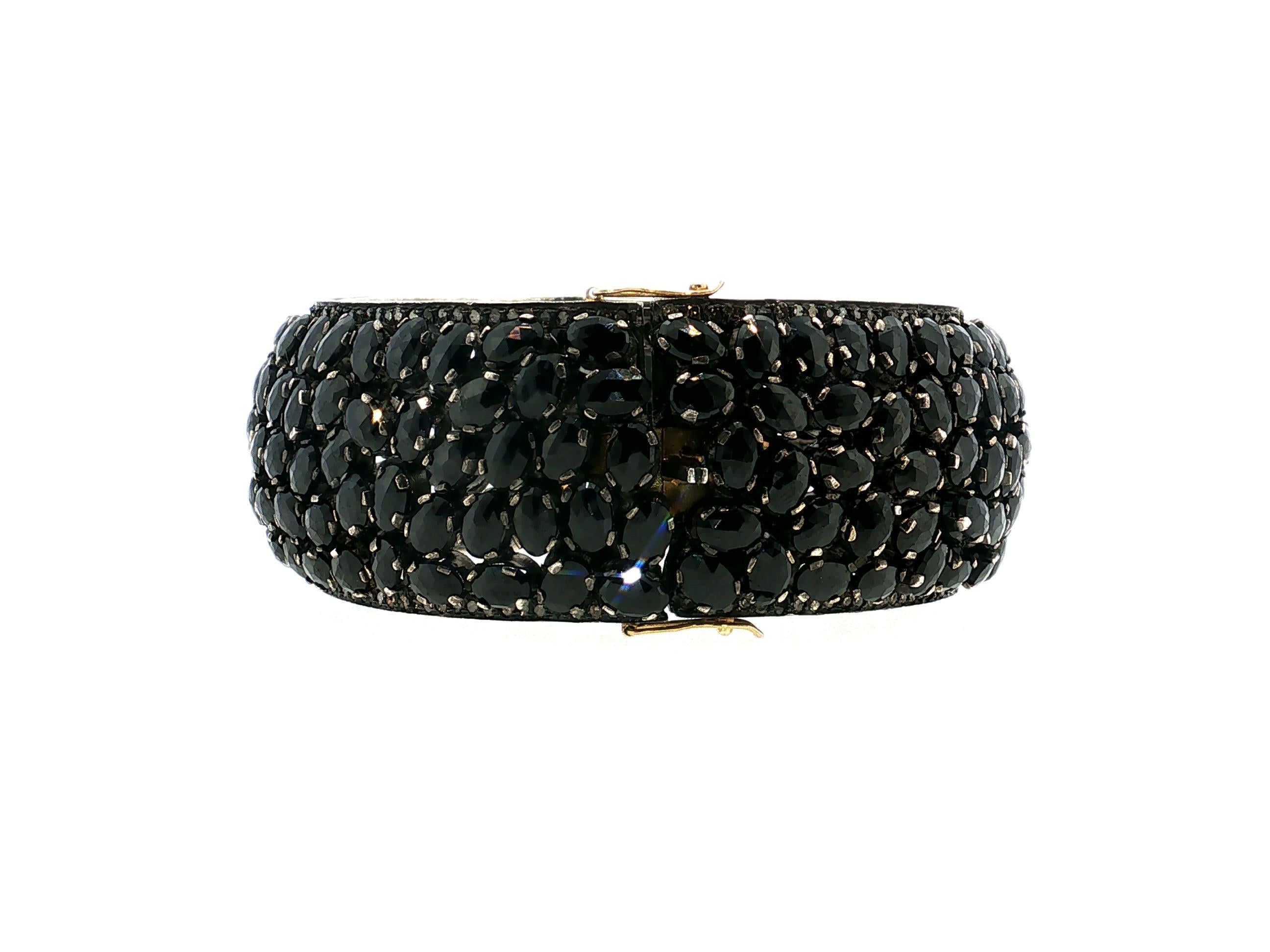 Vintage Gold/Slv Bangle Bracelet with 6x4mm Oval Onyx 7.25 Inch 73 Grams