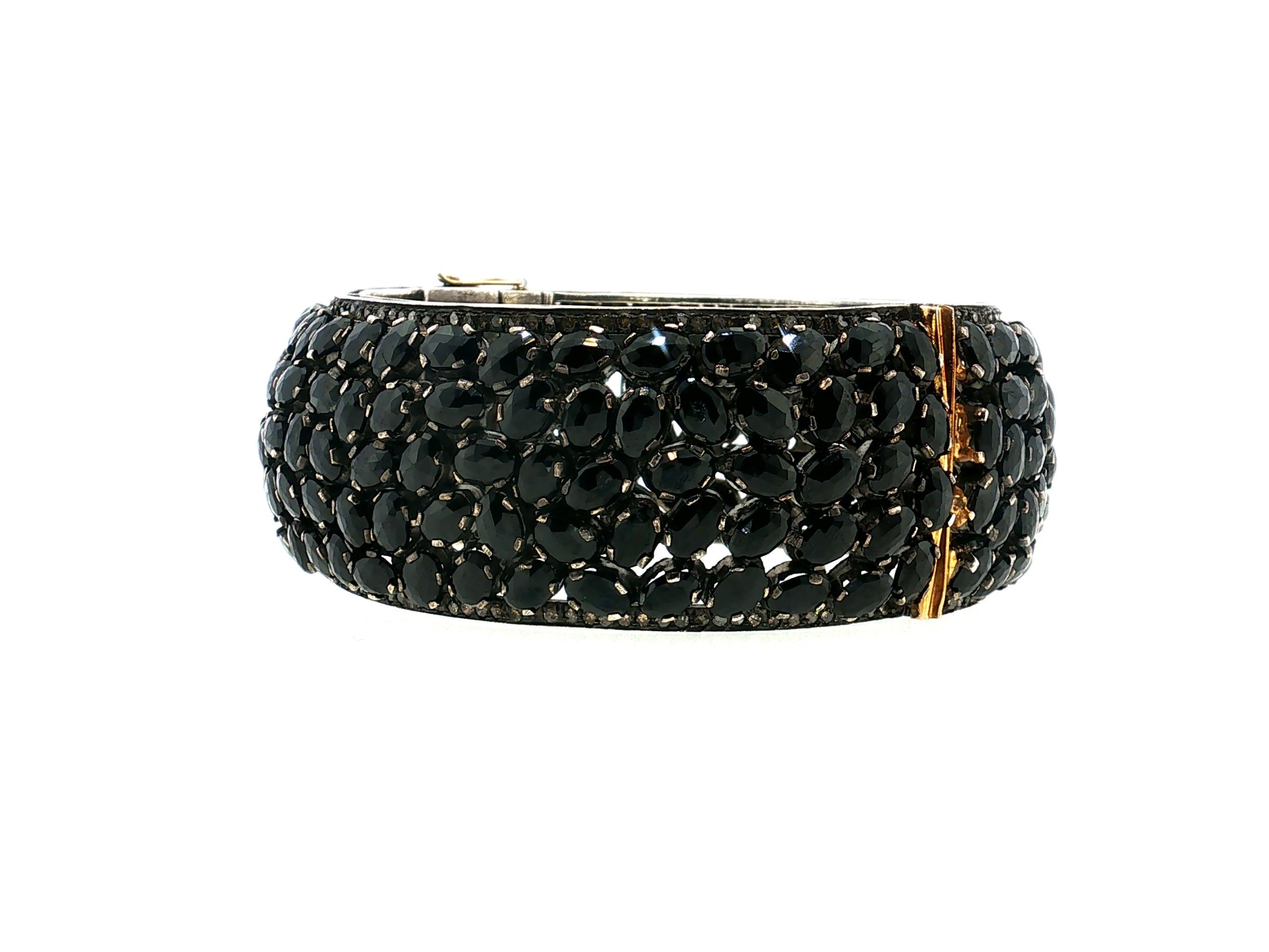 Vintage Gold/Slv Bangle Bracelet with 6x4mm Oval Onyx 7.25 Inch 73 Grams