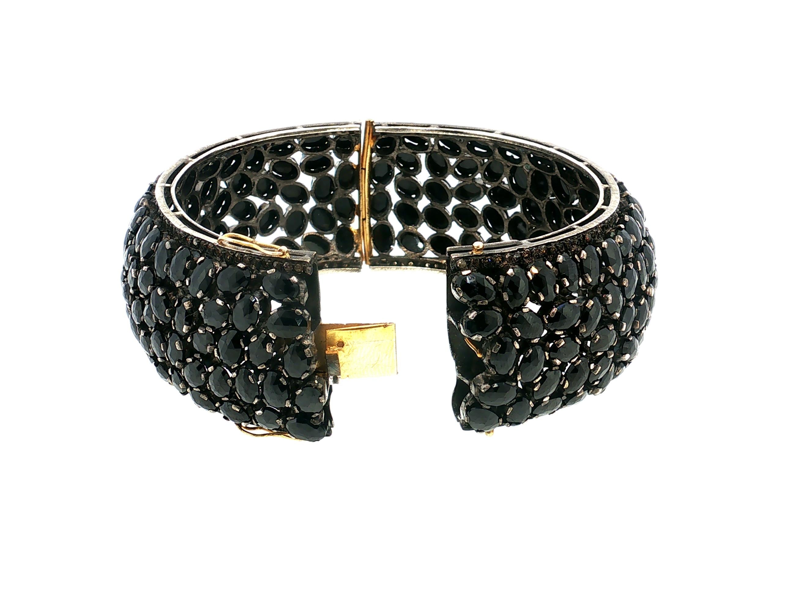 Vintage Gold/Slv Bangle Bracelet with 6x4mm Oval Onyx 7.25 Inch 73 Grams