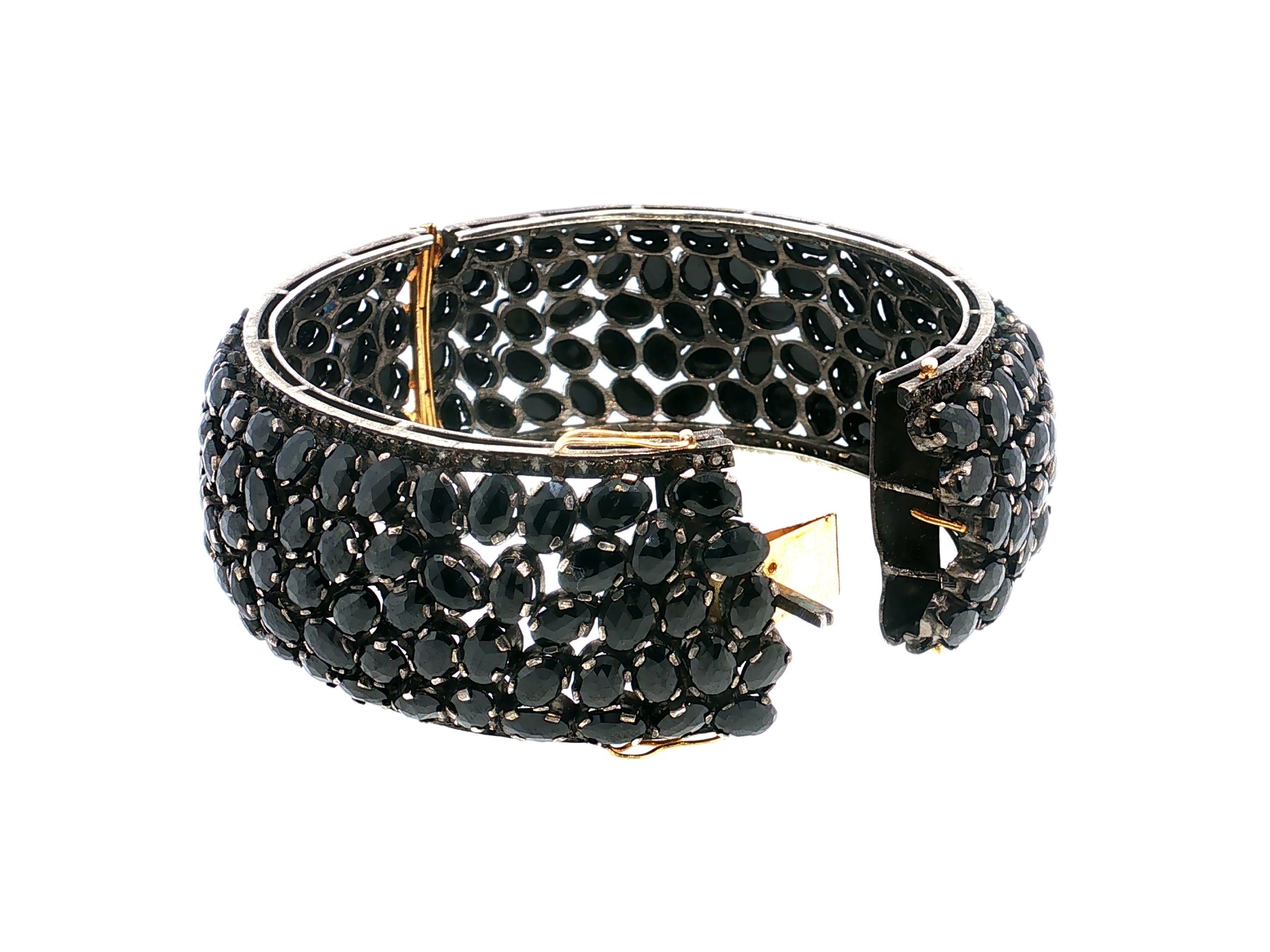 Vintage Gold/Slv Bangle Bracelet with 6x4mm Oval Onyx 7.25 Inch 73 Grams