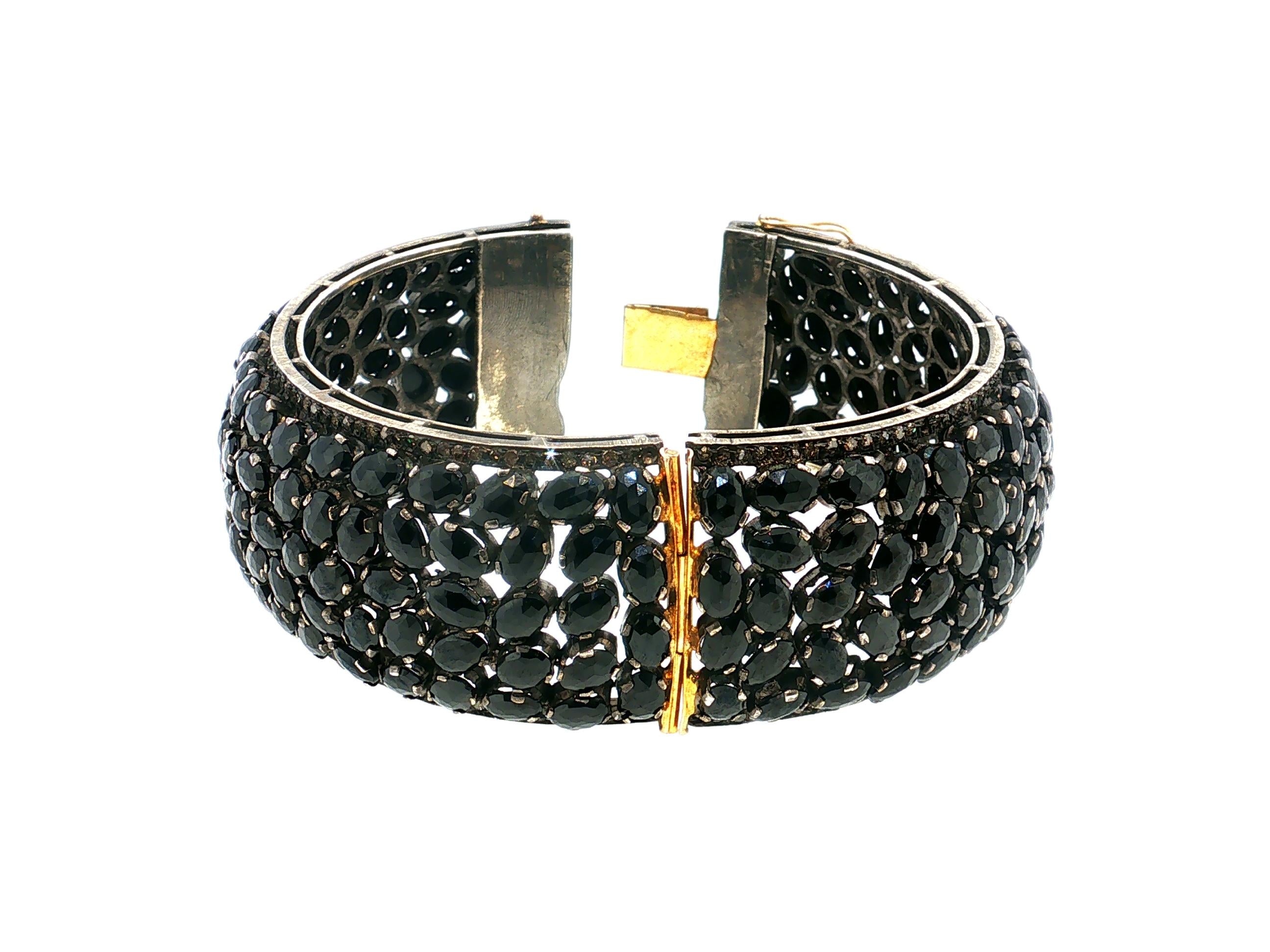 Vintage Gold/Slv Bangle Bracelet with 6x4mm Oval Onyx 7.25 Inch 73 Grams