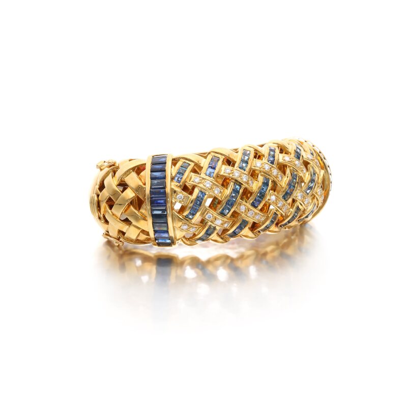12.50 Carat Sapphire 1.00 Carat Diamond 18 Karat Yellow Gold Bangle Bracelet