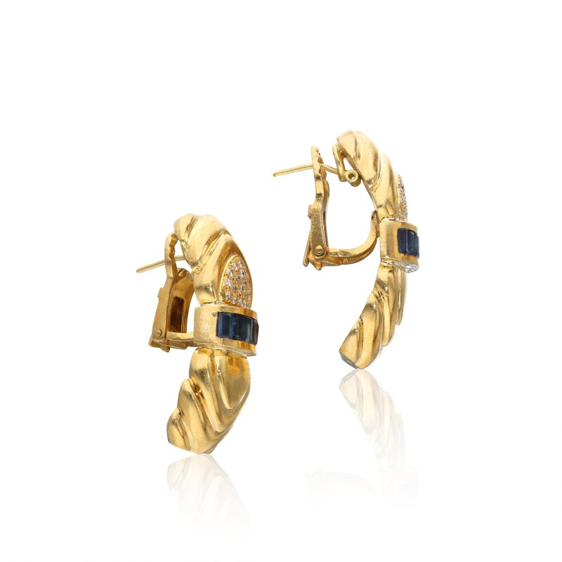2.00 Carat Baguette Shape Sapphire 0.40 Carat Round Brilliant I SI1 Diamond 18 Karat Yellow Gold Clip On Earring