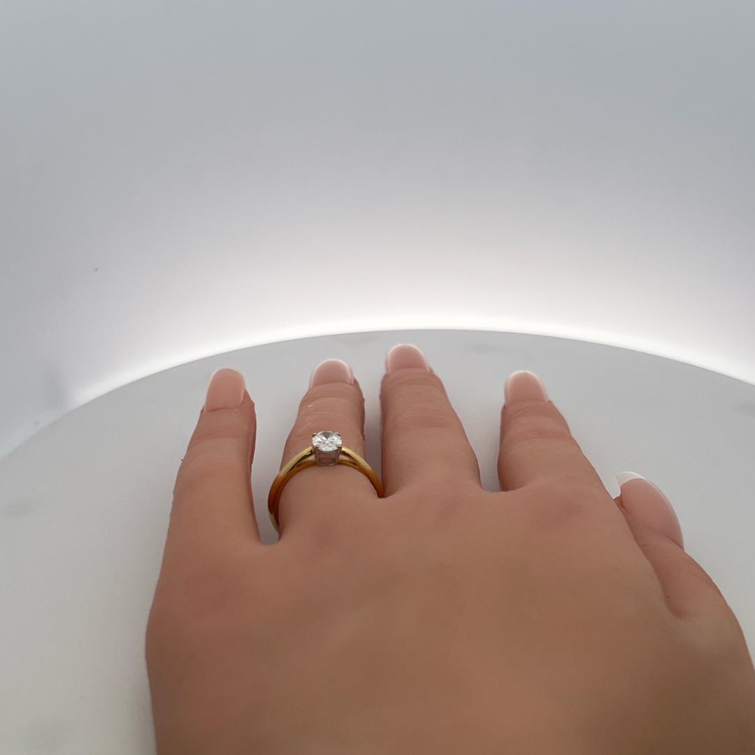 Tiffany & Co 0.72 Carat Oval Shape Diamond 18K Yellow Gold Engagement Ring