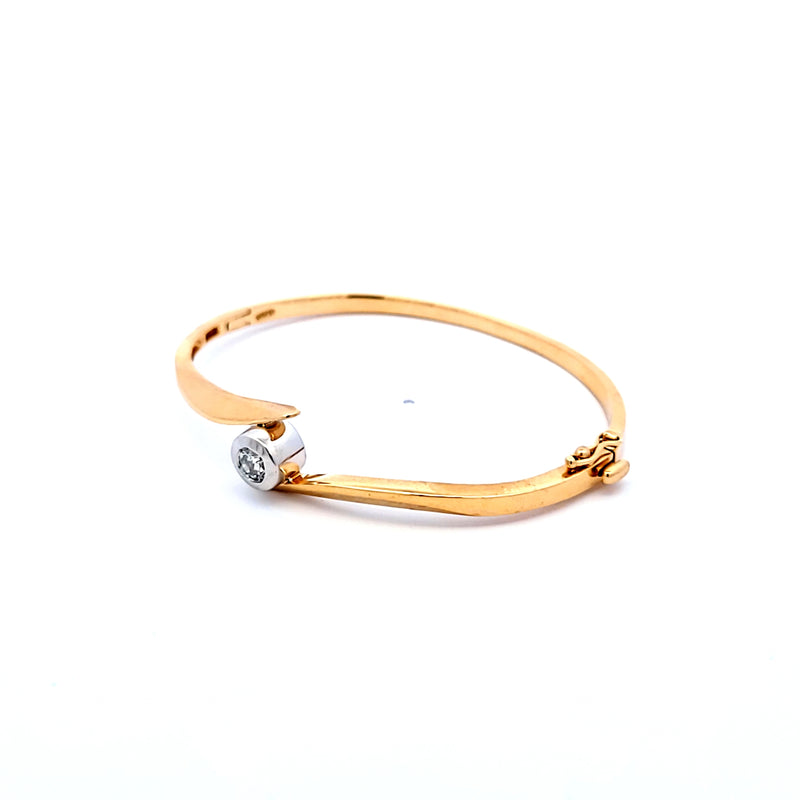 0.55 Carat Round Brilliant H SI1 Diamond 14 Karat Two Tone Gold Bangle Bracelet