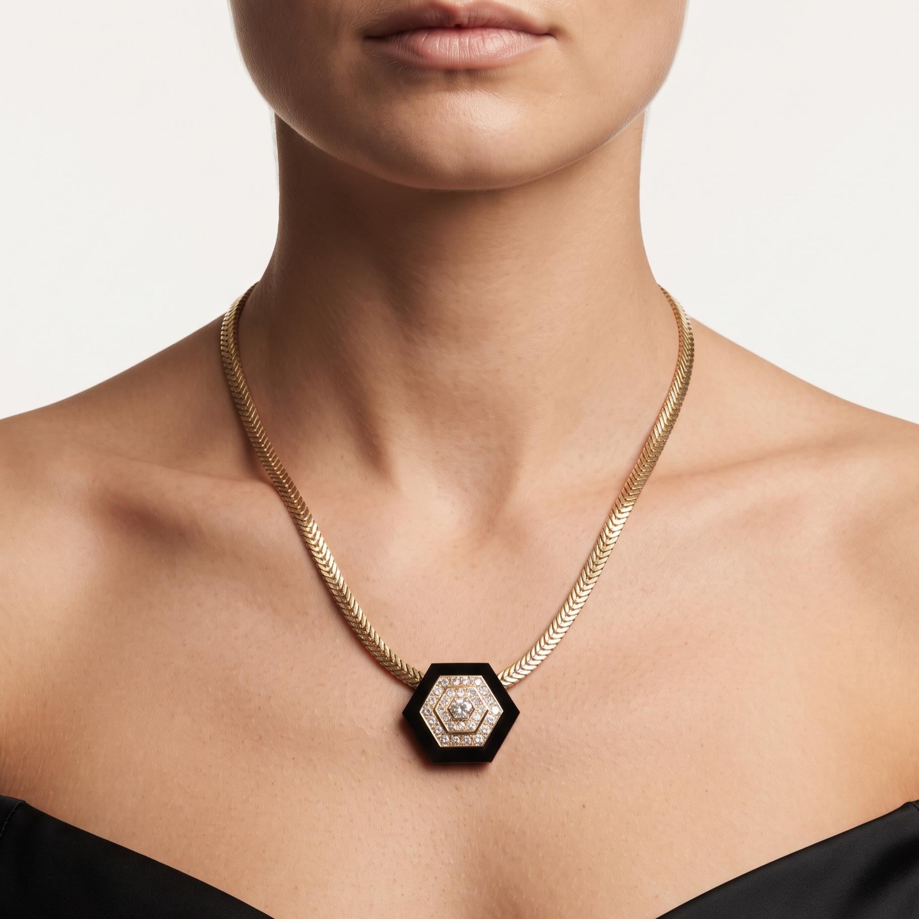 18K Yellow Gold Pendant Necklace with 0.75ct Round Diamonds & 1ct Onyx