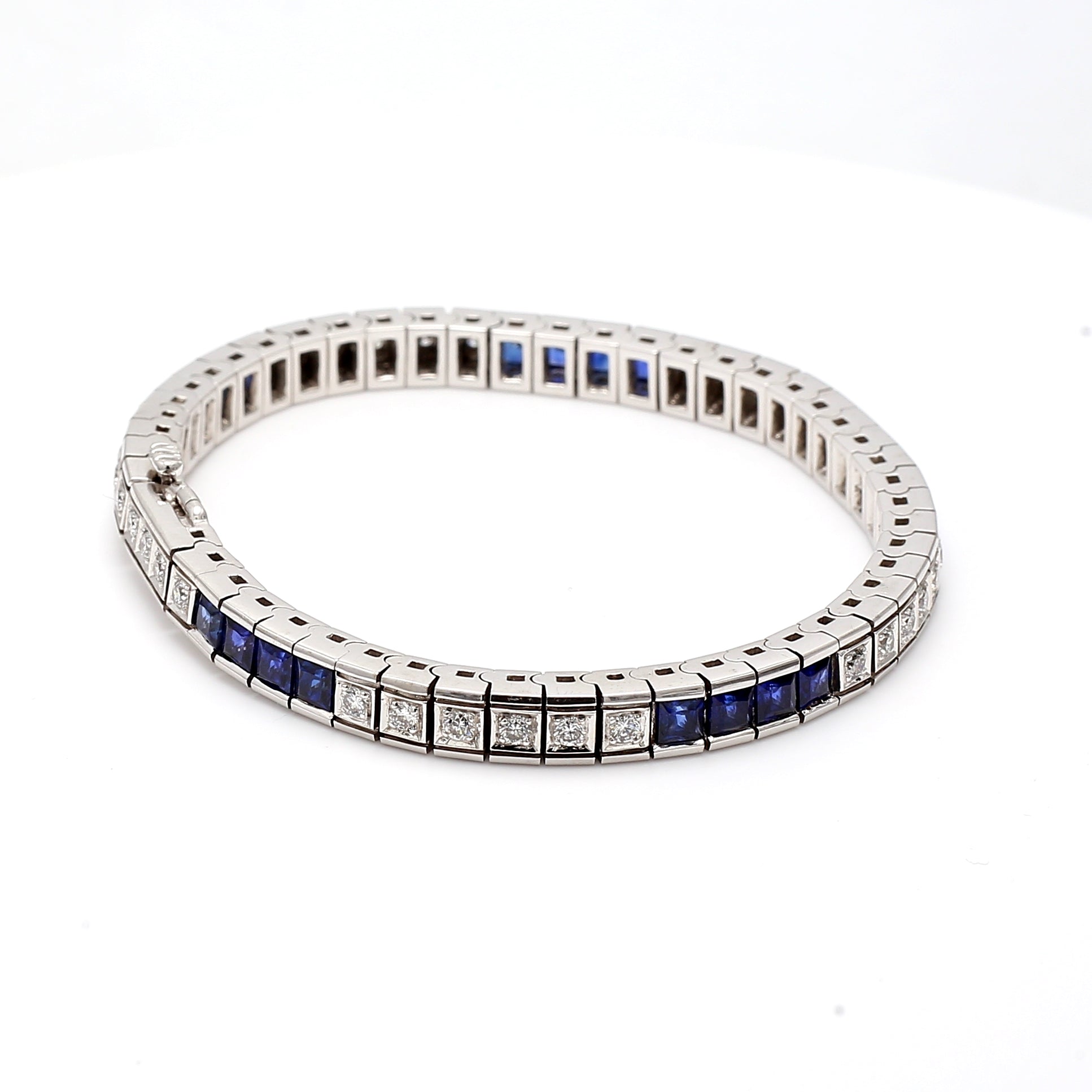 5.00 Carat Sapphire 1.02 Carat Round Diamond 18 Karat White Gold Tennis Bracelet