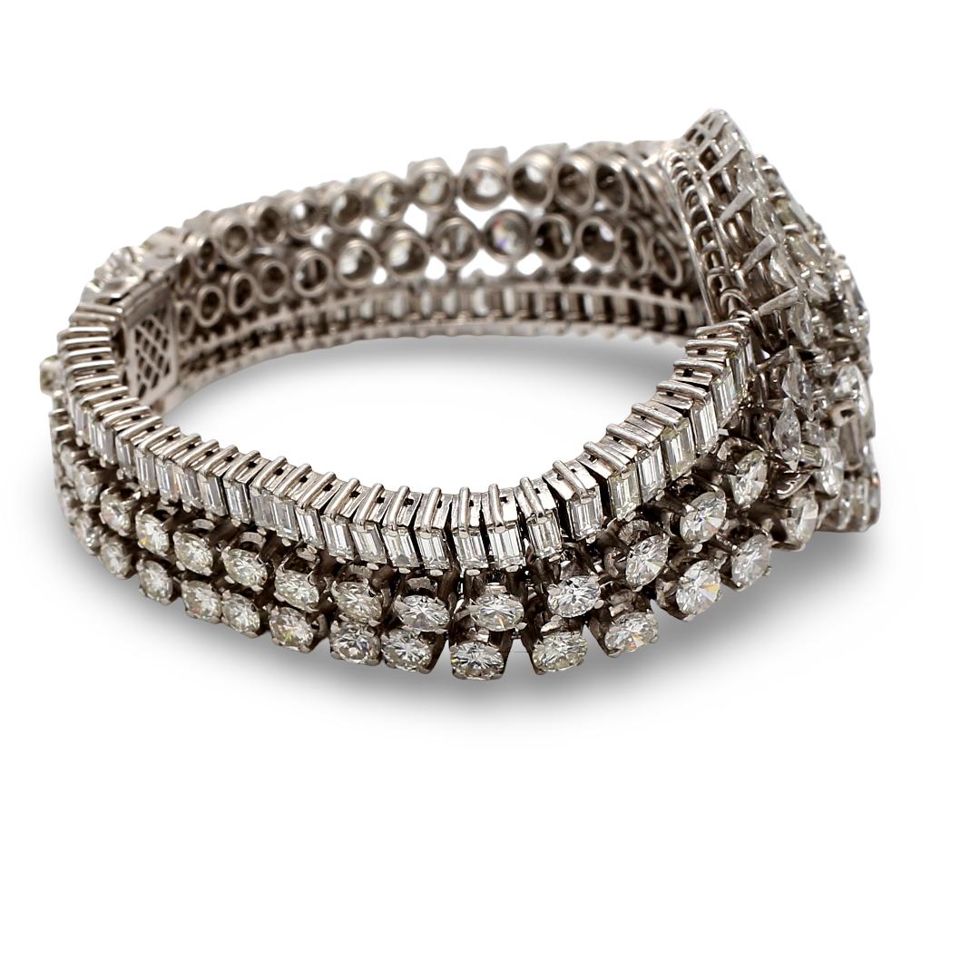 Vintage Platinum Art-Deco Bracelet with 30 Carat Mixed Shape F-VS1 Diamonds 7 IN