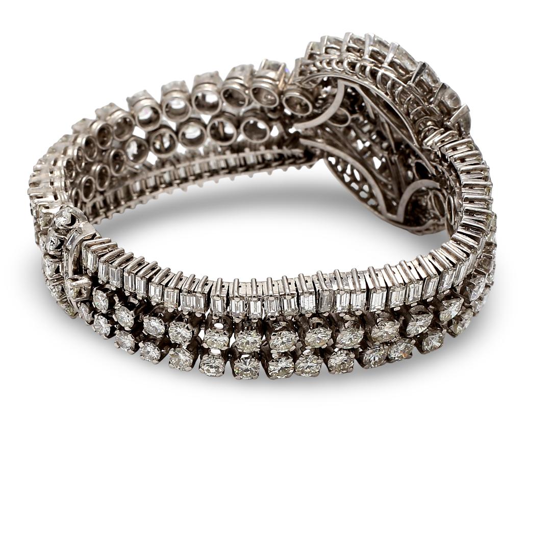 Vintage Platinum Art-Deco Bracelet with 30 Carat Mixed Shape F-VS1 Diamonds 7 IN
