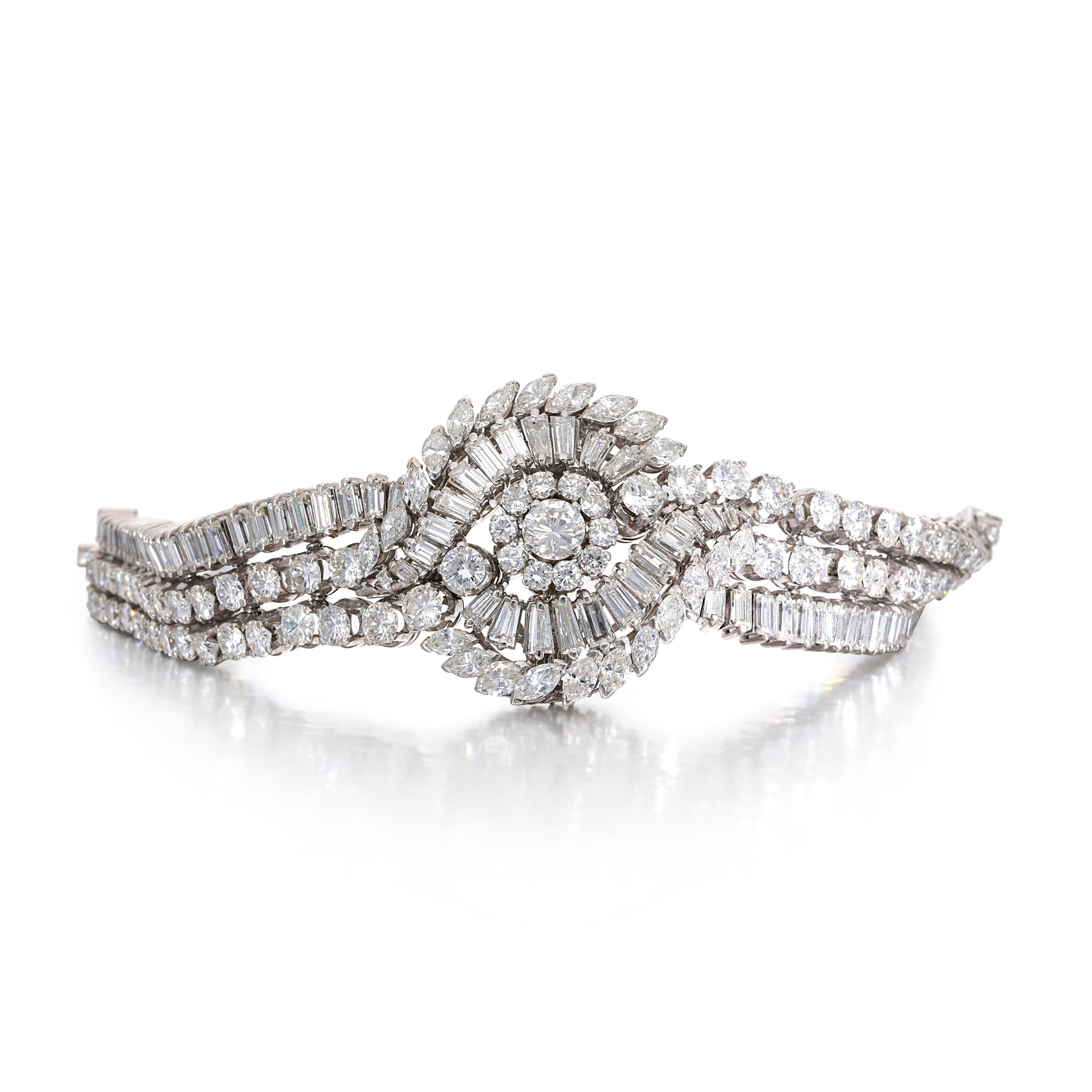 Vintage Platinum Art-Deco Bracelet with 30 Carat Mixed Shape F-VS1 Diamonds 7 IN