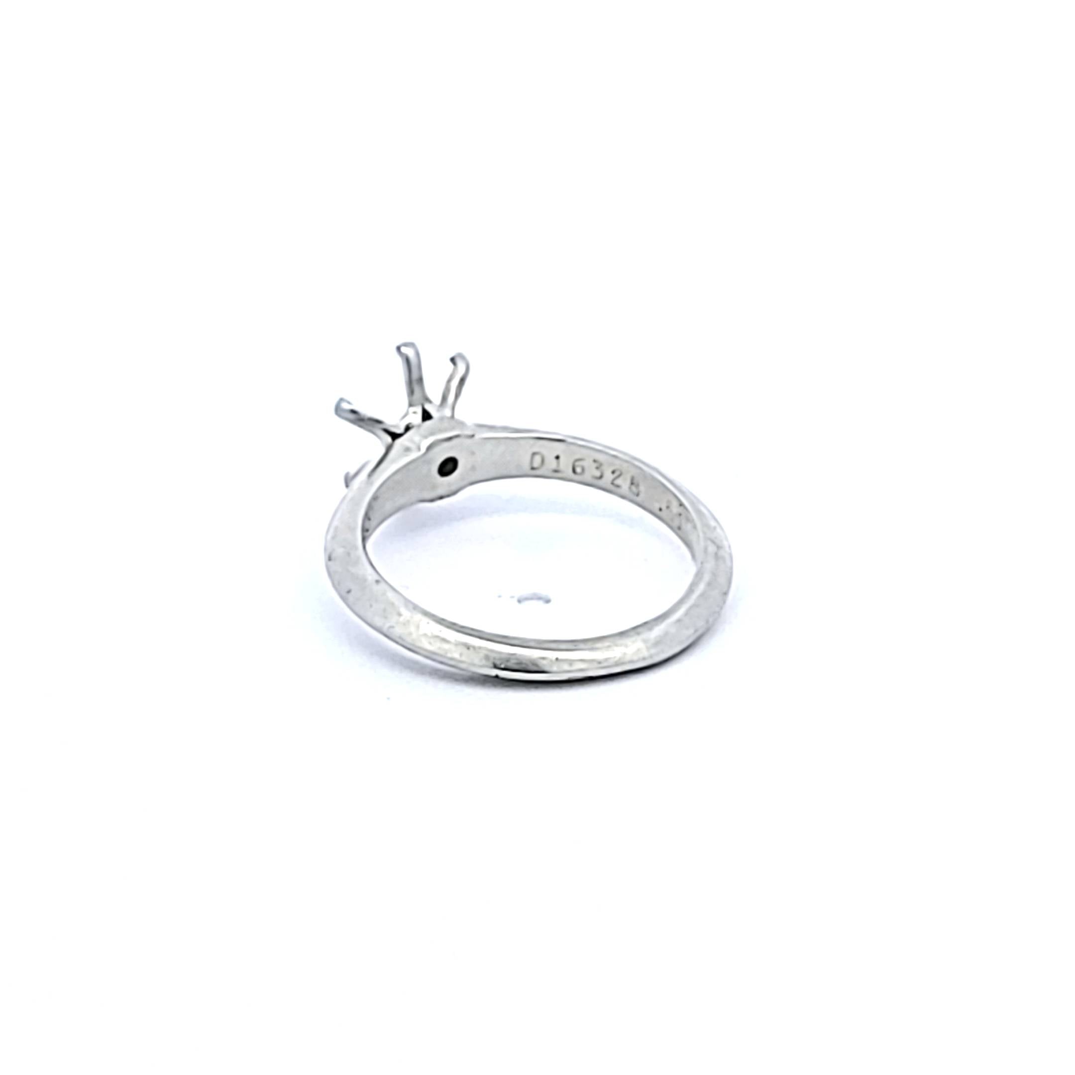 Tiffany & Co Vintage 3.50 Grams Size 4 Platinum Semi Mount Ring