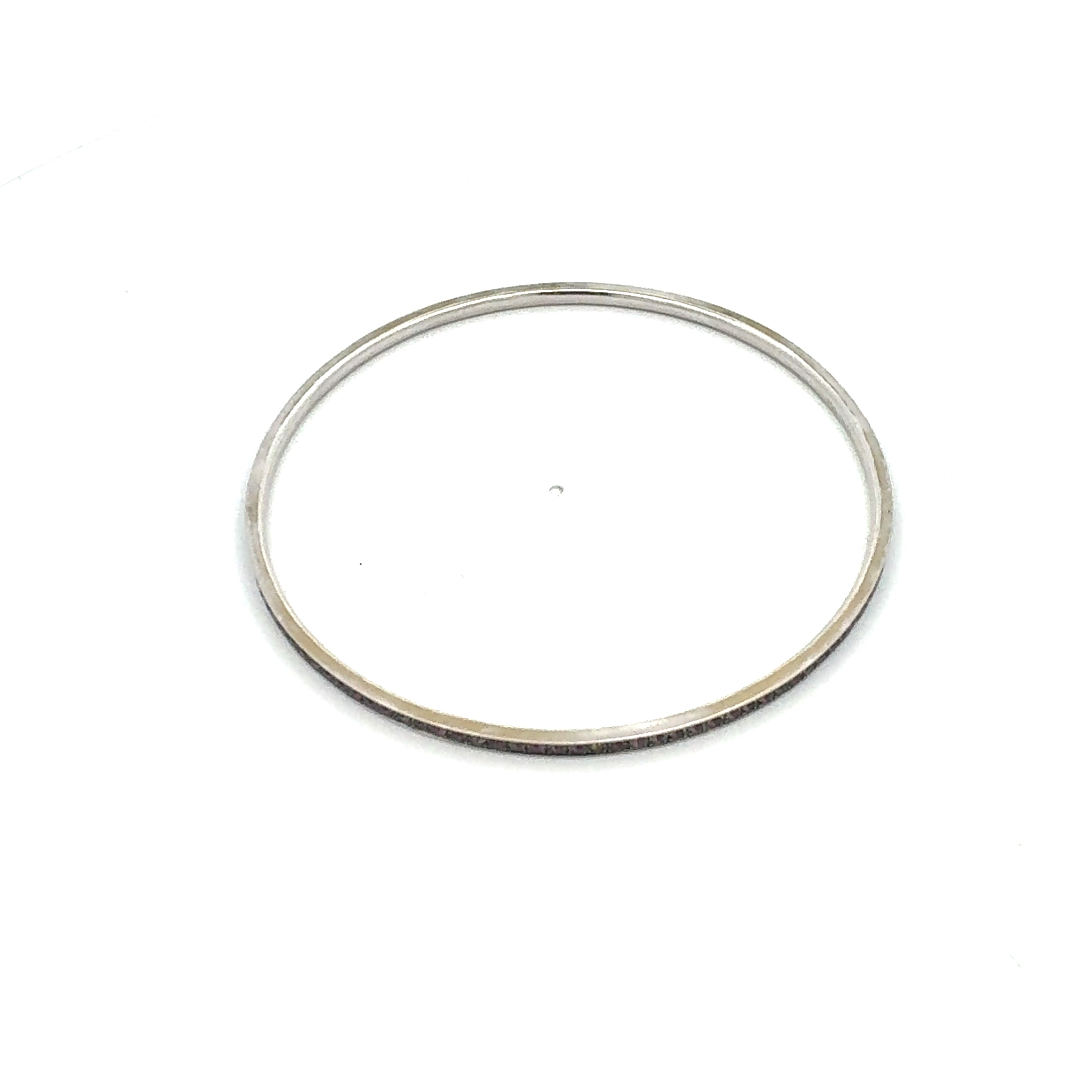 1.59 Carat Round Brilliant Sapphire 18 Karat White Gold Bangle Bracelet