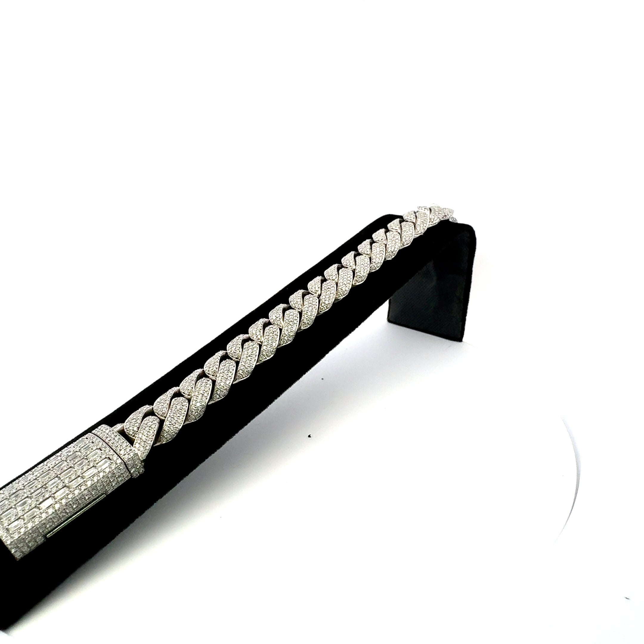 28.00 Carat Round Brilliant and Emerald Cut Diamond Platinum Link Bracelet