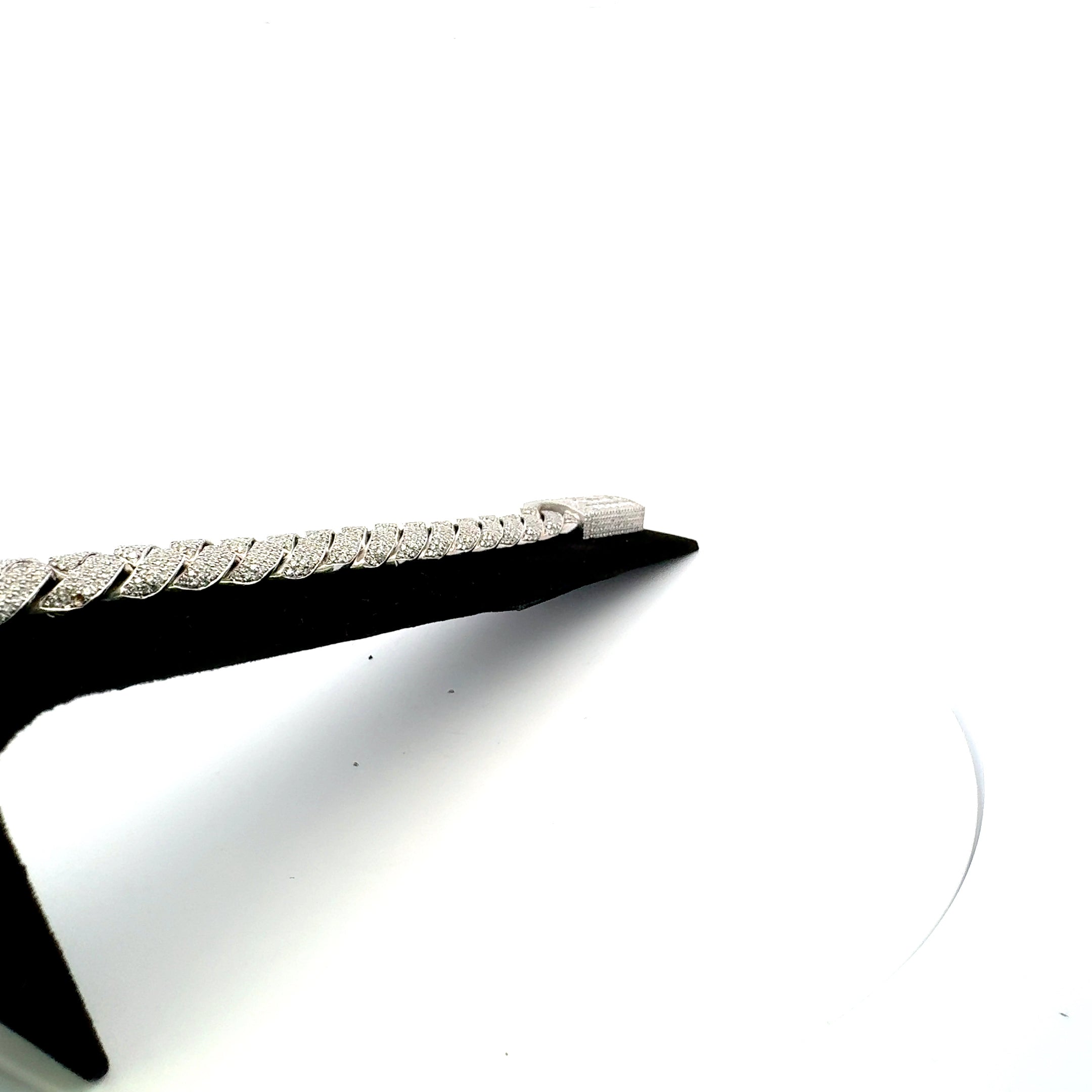 28.00 Carat Round Brilliant and Emerald Cut Diamond Platinum Link Bracelet