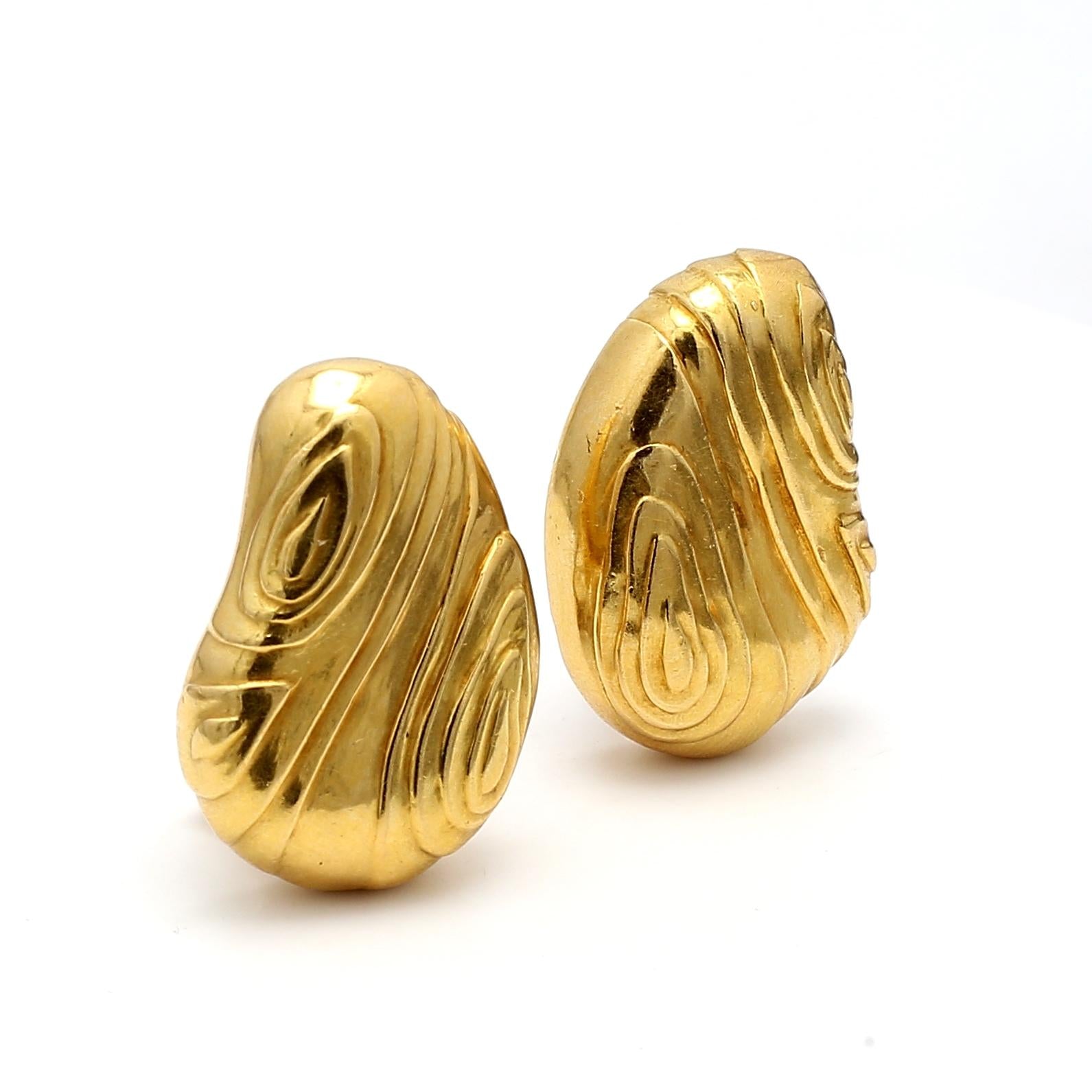 Tiffany & Co. 18K Yellow Gold Sculpted Textured Clip on Earrings