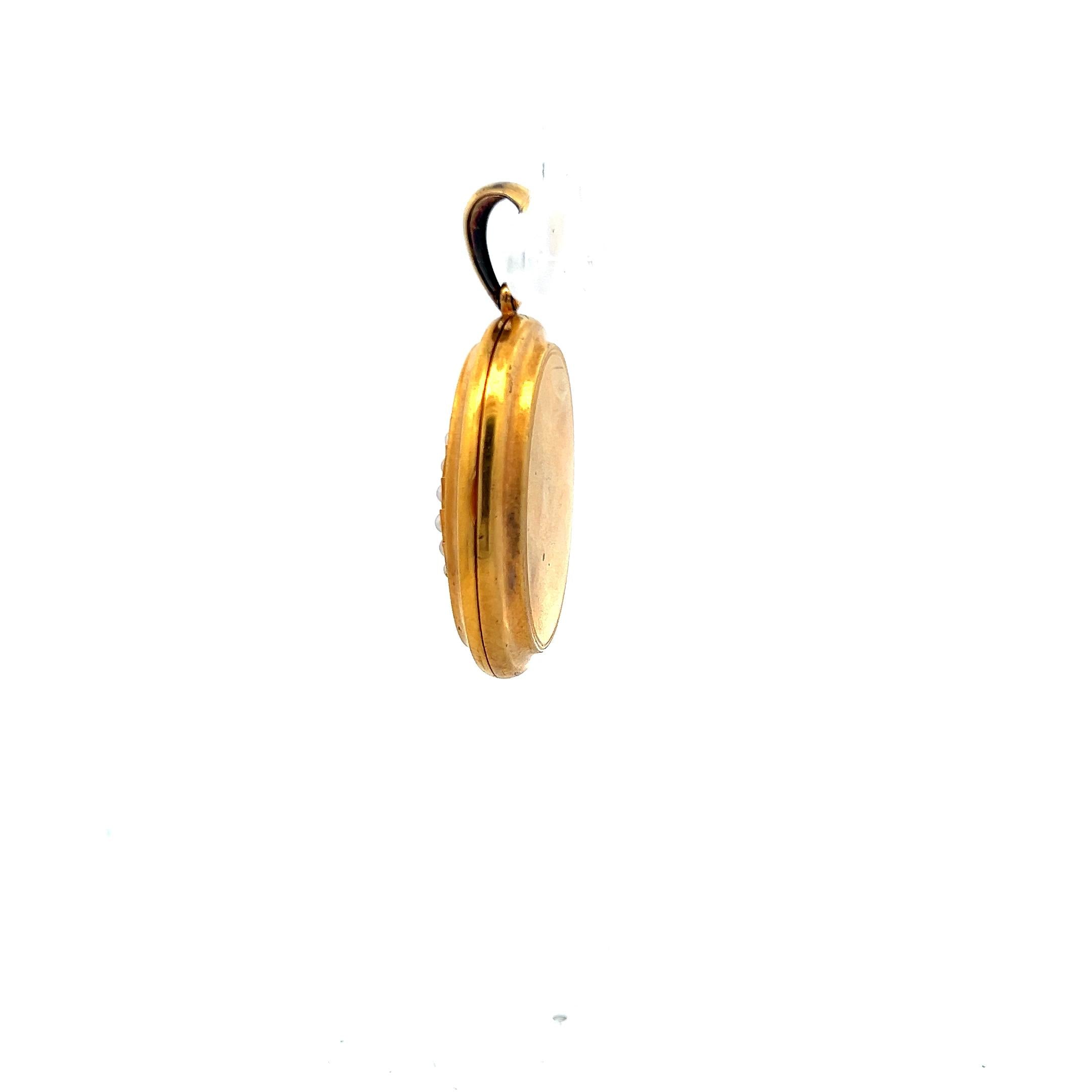 Antique 18 Karat Yellow Gold Locket with 0.25 Carat Greb and 1.2-1.7 MM Pearl