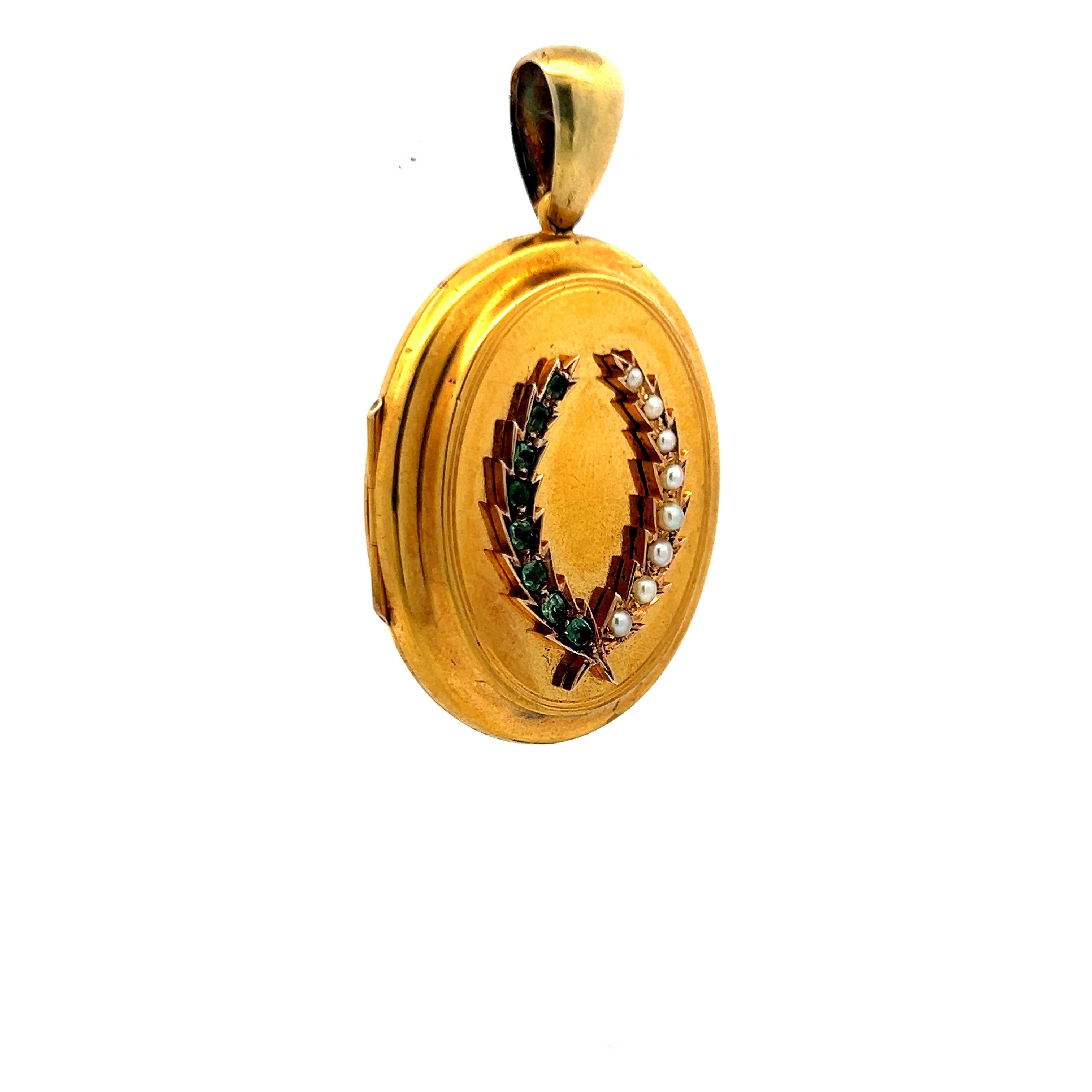 Antique 18 Karat Yellow Gold Locket with 0.25 Carat Greb and 1.2-1.7 MM Pearl