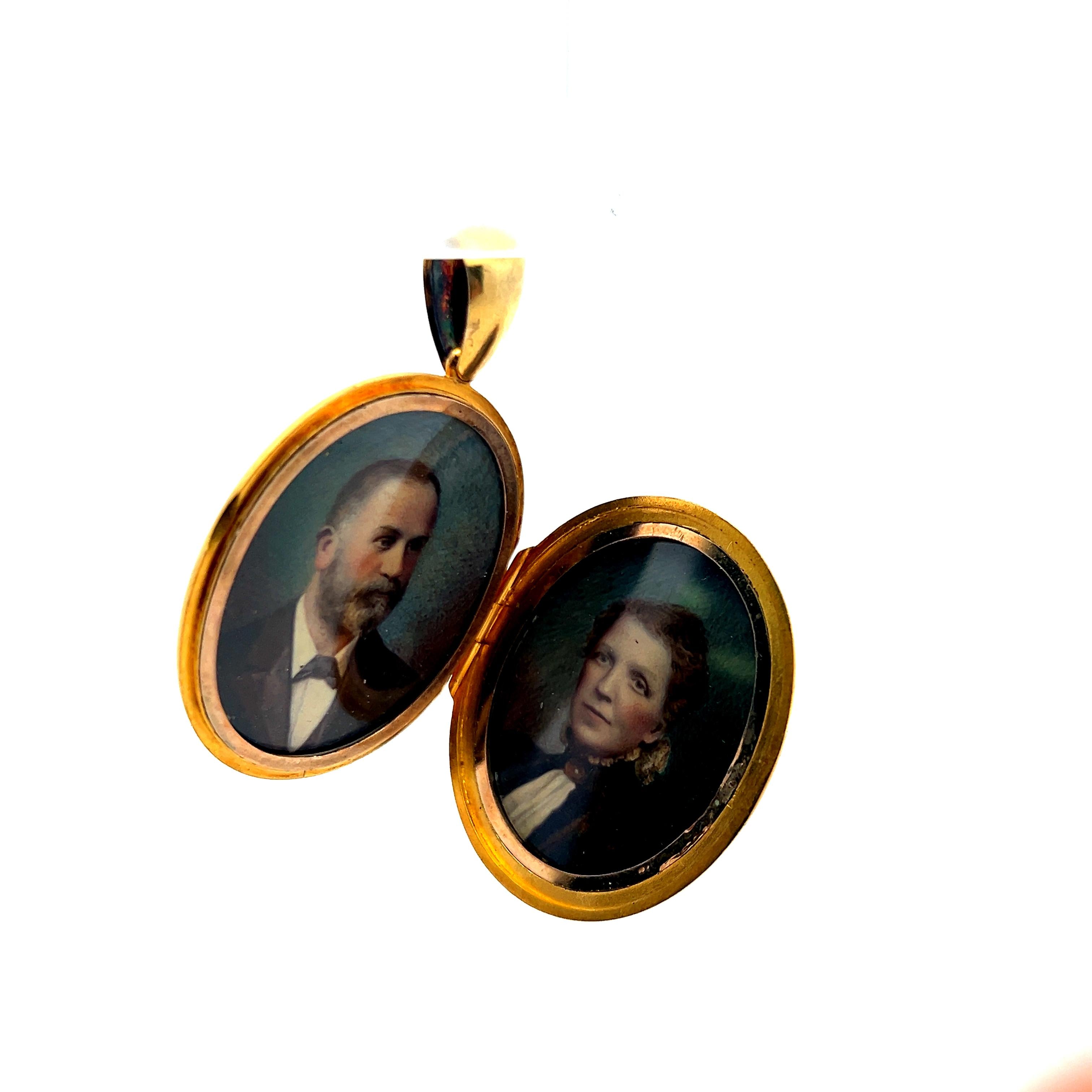 Antique 18 Karat Yellow Gold Locket with 0.25 Carat Greb and 1.2-1.7 MM Pearl