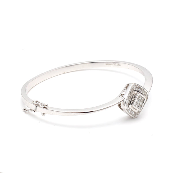 0.78 Carat Tapered Baguette and Princess Cut Diamond 18K White Gold Bangle Bracelet