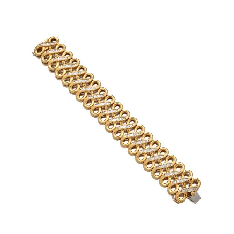 18K Yellow Gold Link Bracelet with 4.5 Carat Tapered Baguette I-VS1 Diamonds