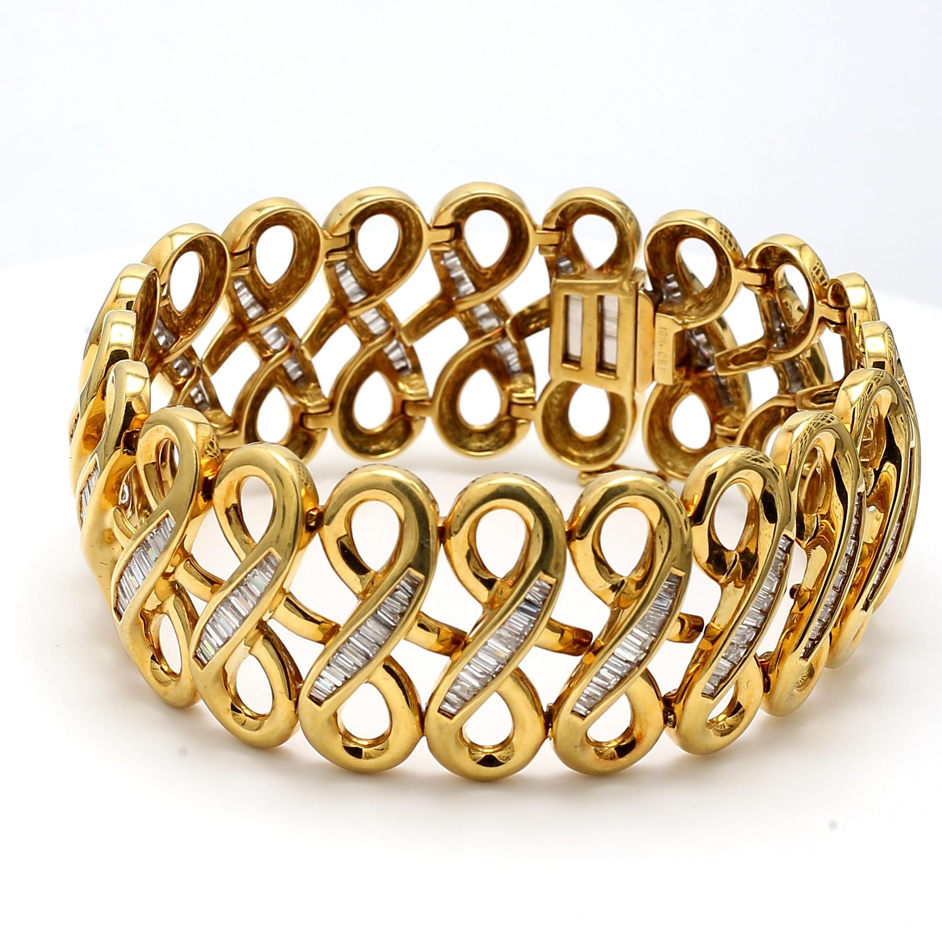 18K Yellow Gold Link Bracelet with 4.5 Carat Tapered Baguette I-VS1 Diamonds