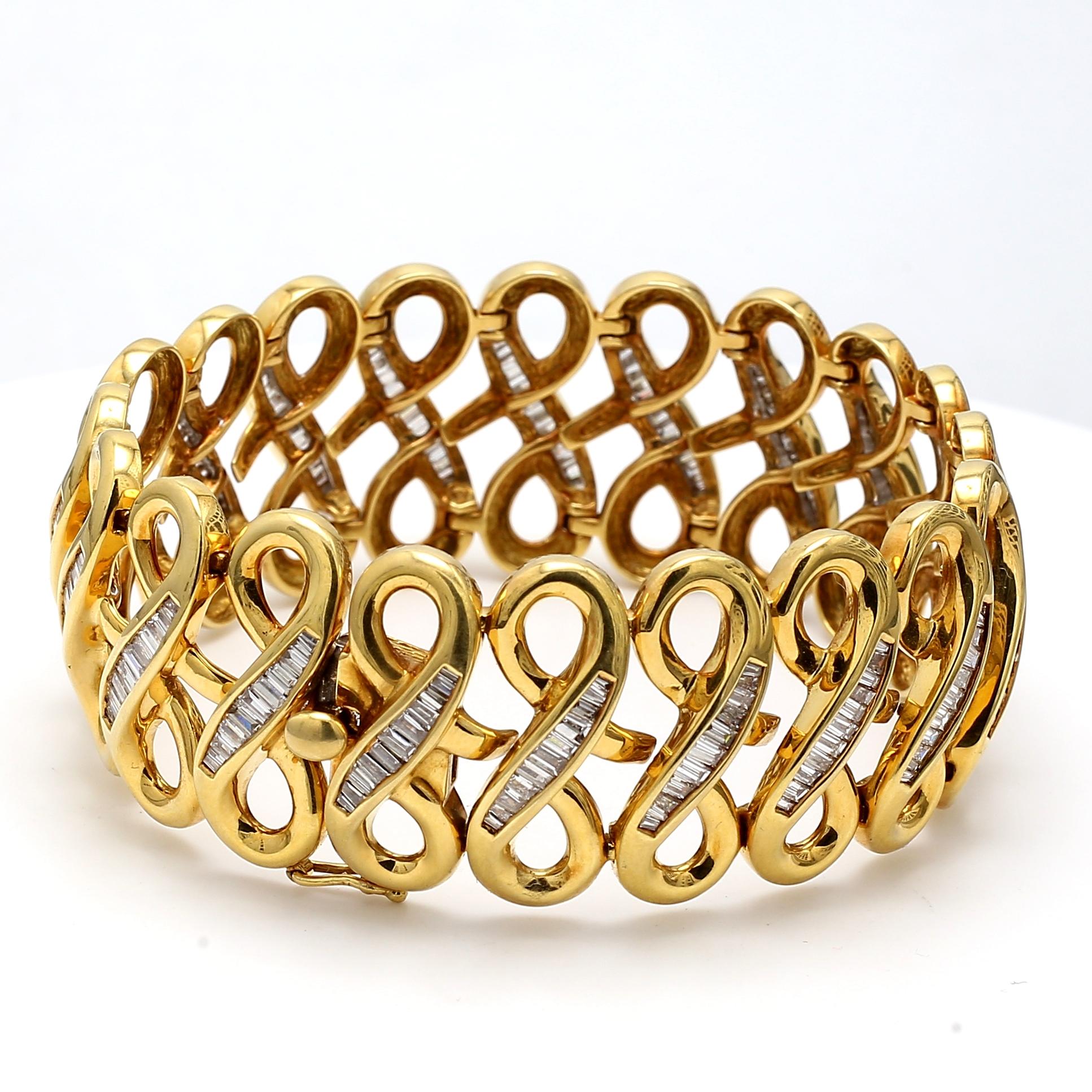 18K Yellow Gold Link Bracelet with 4.5 Carat Tapered Baguette I-VS1 Diamonds