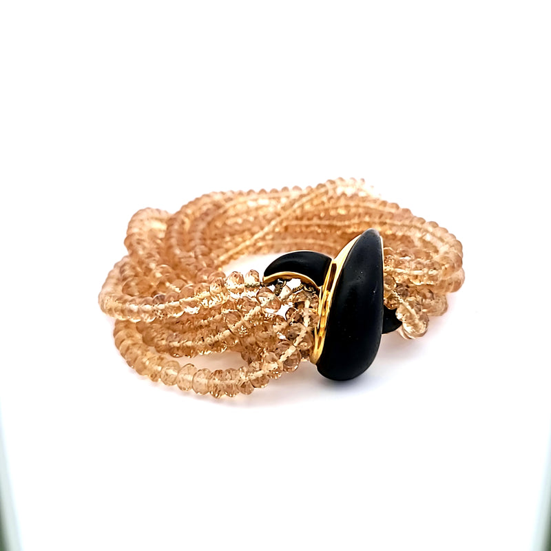 Verdura Vintage 84.70 Grams Onyx 18 Karat Yellow Gold Gemstone Bracelet