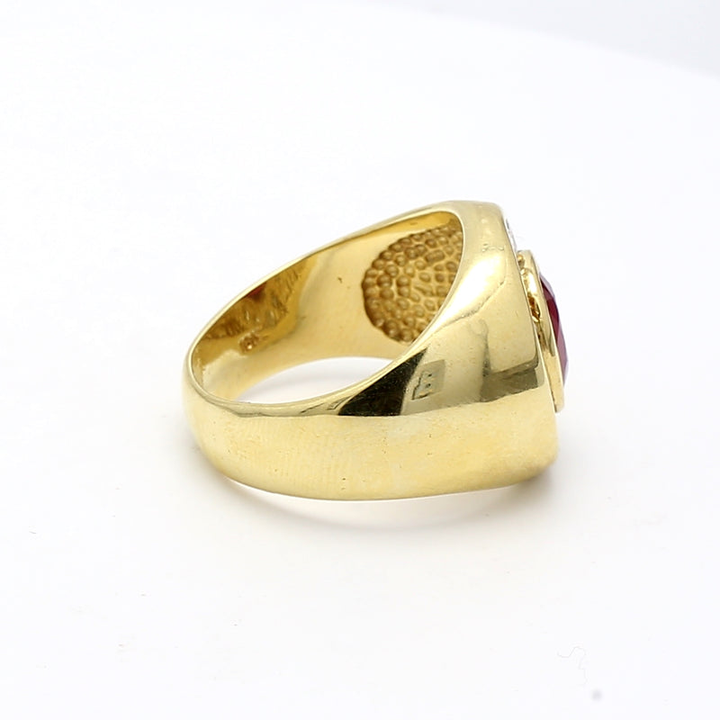 3.20 Carat Ruby 0.95 Carat Round Diamond 18 Karat Yellow Gold Gems Stone Ring