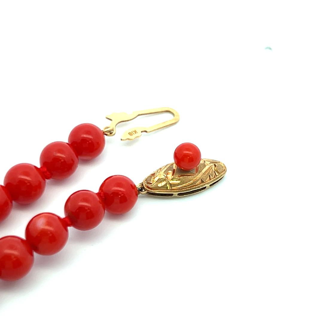 Red Coral Beed Vintage 22.80 Grams 18 Karat Yellow Gold Beed Necklace