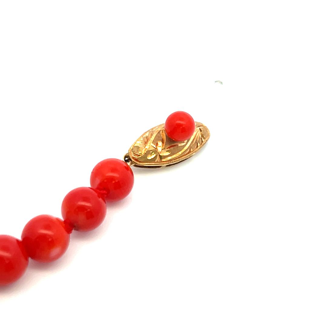 Red Coral Beed Vintage 22.80 Grams 18 Karat Yellow Gold Beed Necklace