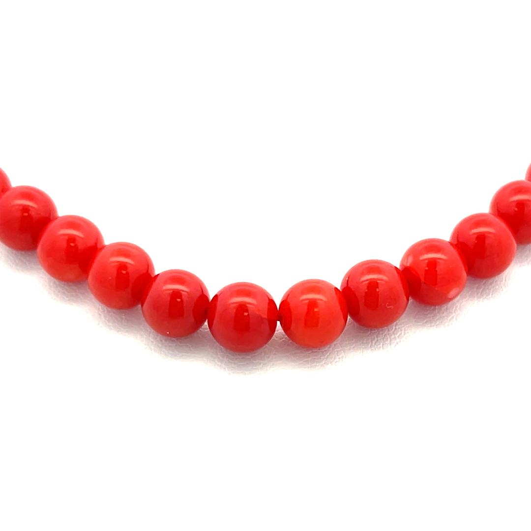 Red Coral Beed Vintage 22.80 Grams 18 Karat Yellow Gold Beed Necklace
