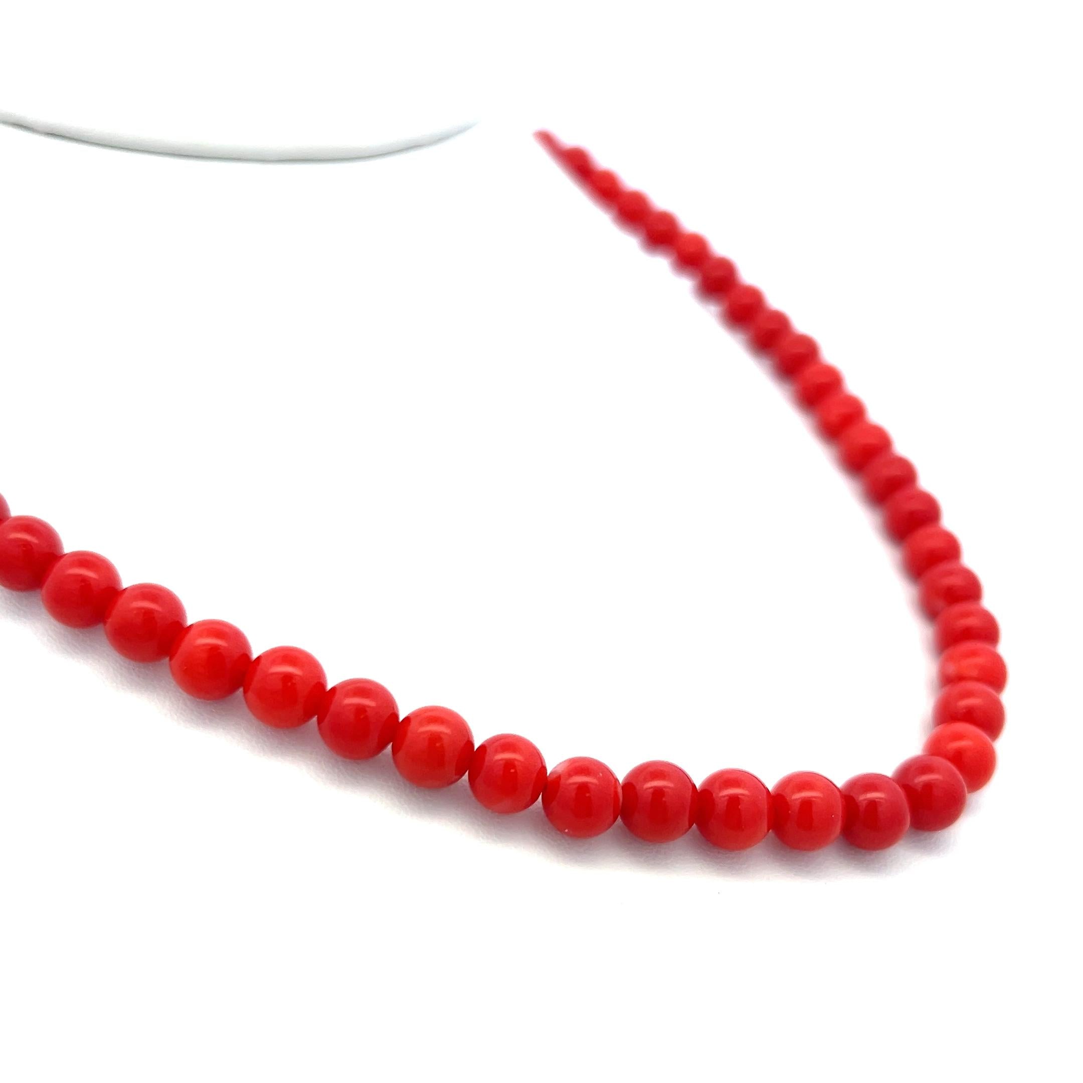 Red Coral Beed Vintage 22.80 Grams 18 Karat Yellow Gold Beed Necklace