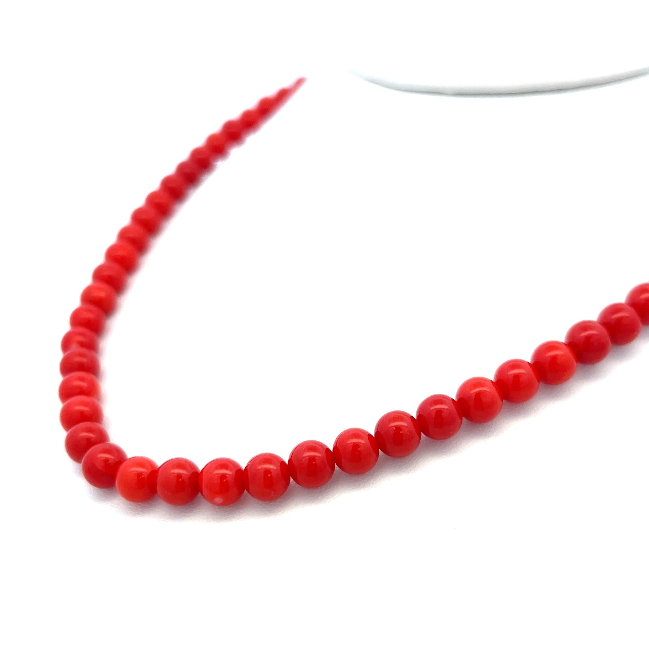 Red Coral Beed Vintage 22.80 Grams 18 Karat Yellow Gold Beed Necklace