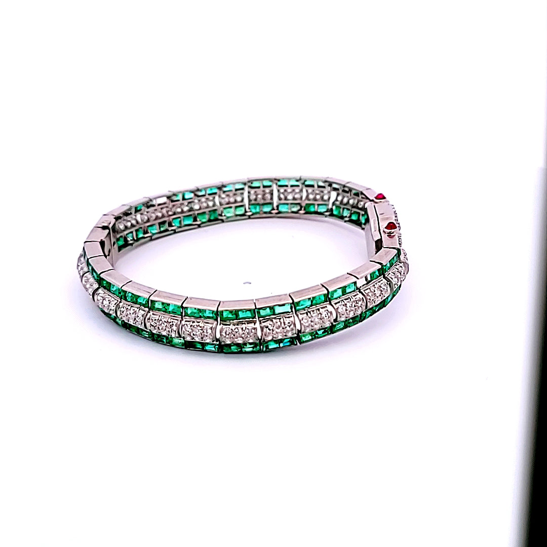 5.50 Carat Princess Cut Emerald 2.50 Carat Round Brilliant I VS1 Diamond Platinum Watches