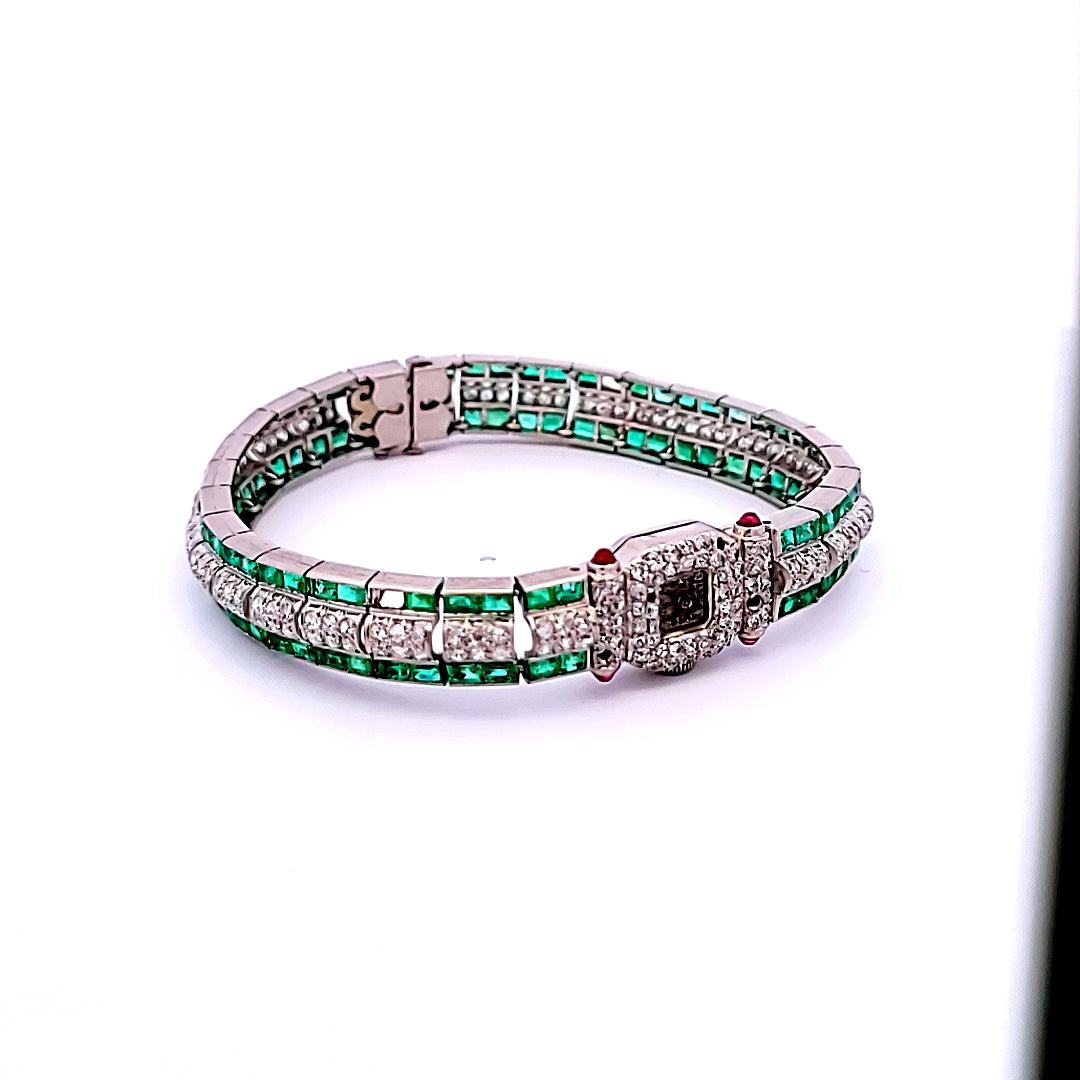 5.50 Carat Princess Cut Emerald 2.50 Carat Round Brilliant I VS1 Diamond Platinum Watches