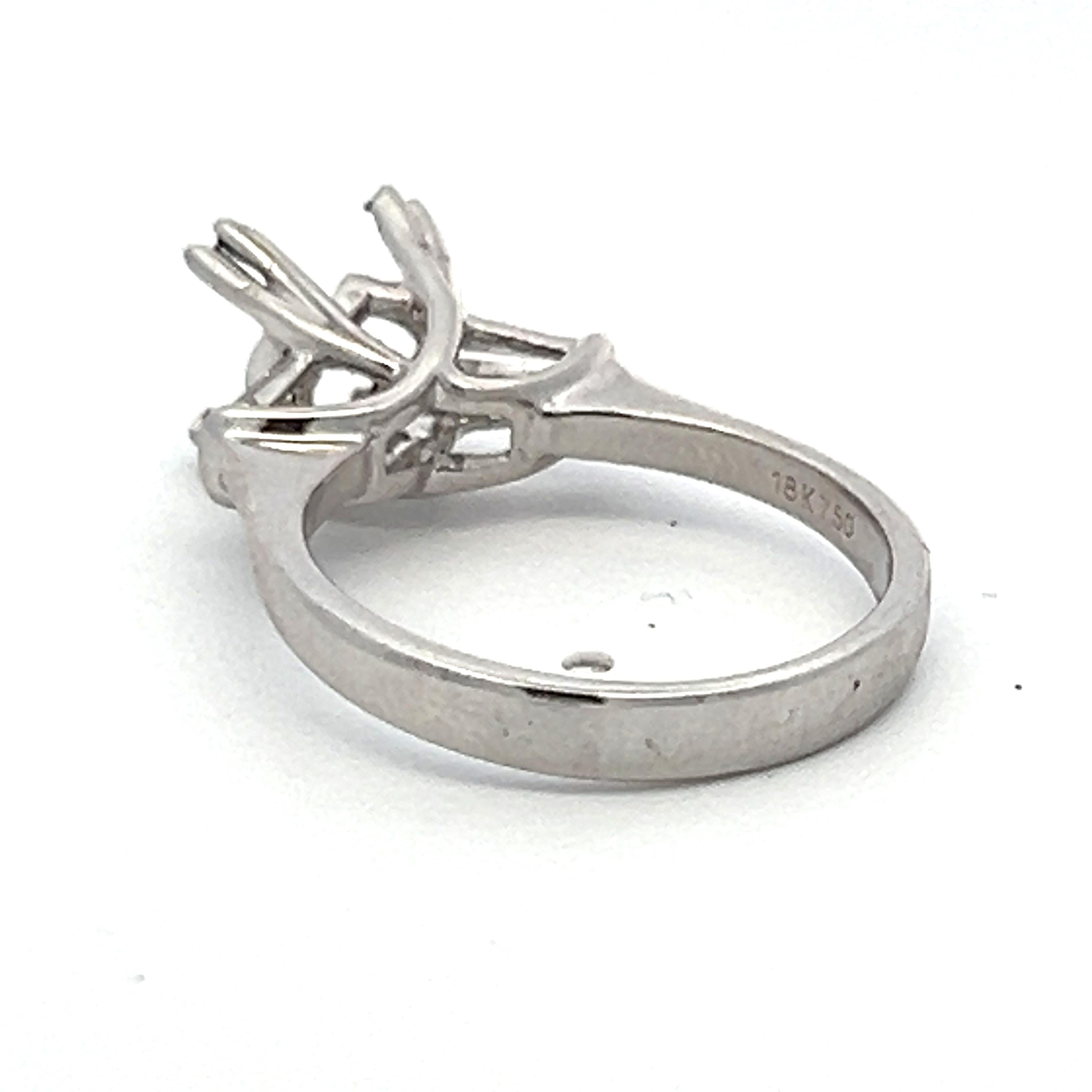 0.55 Carat Baguette Shape G VS1 Diamond 18 Karat White Gold Semi Mount Ring