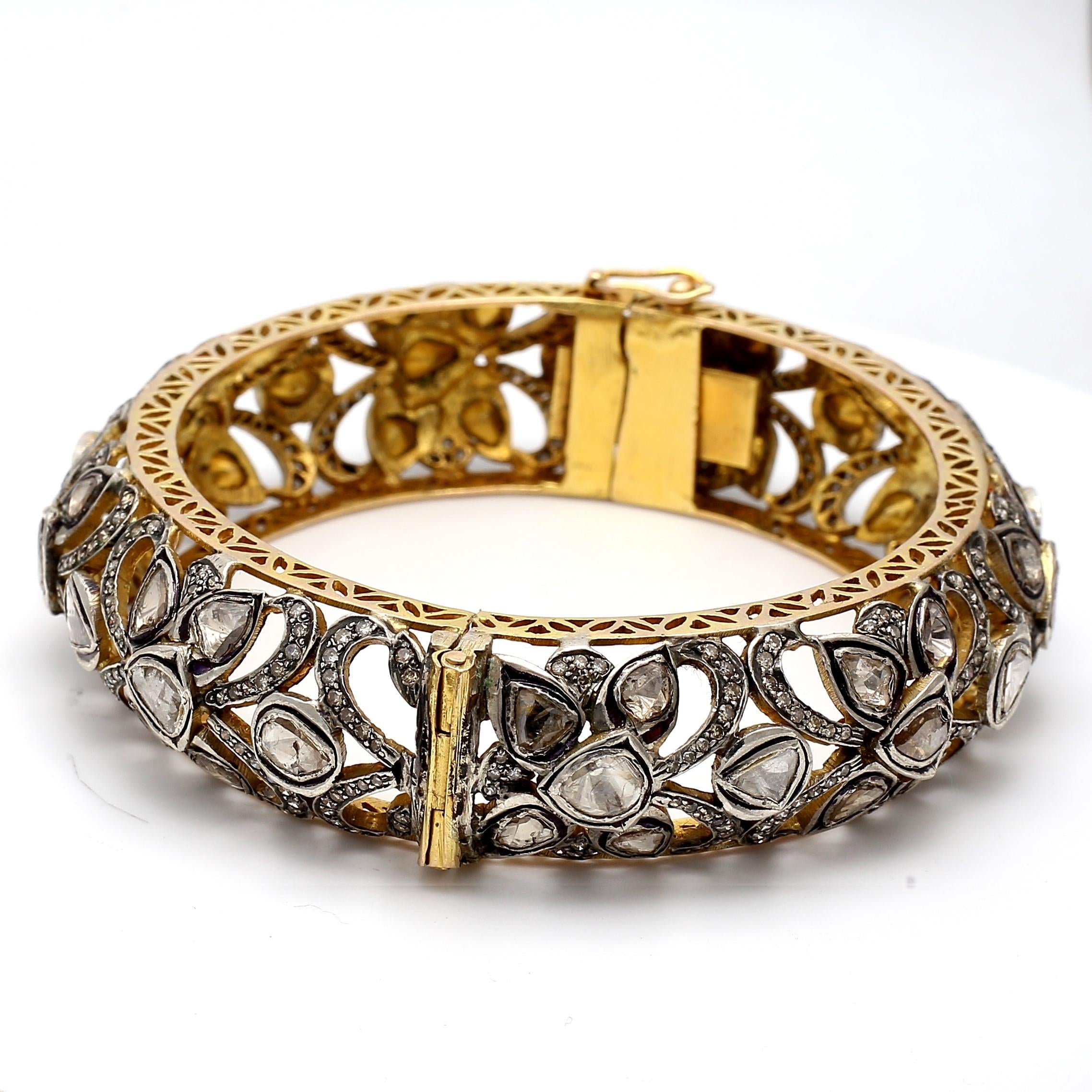 18K Yellow Gold Bangle Bracelet with 16.81 Carat Round & Rose Cut X I1 Diamonds