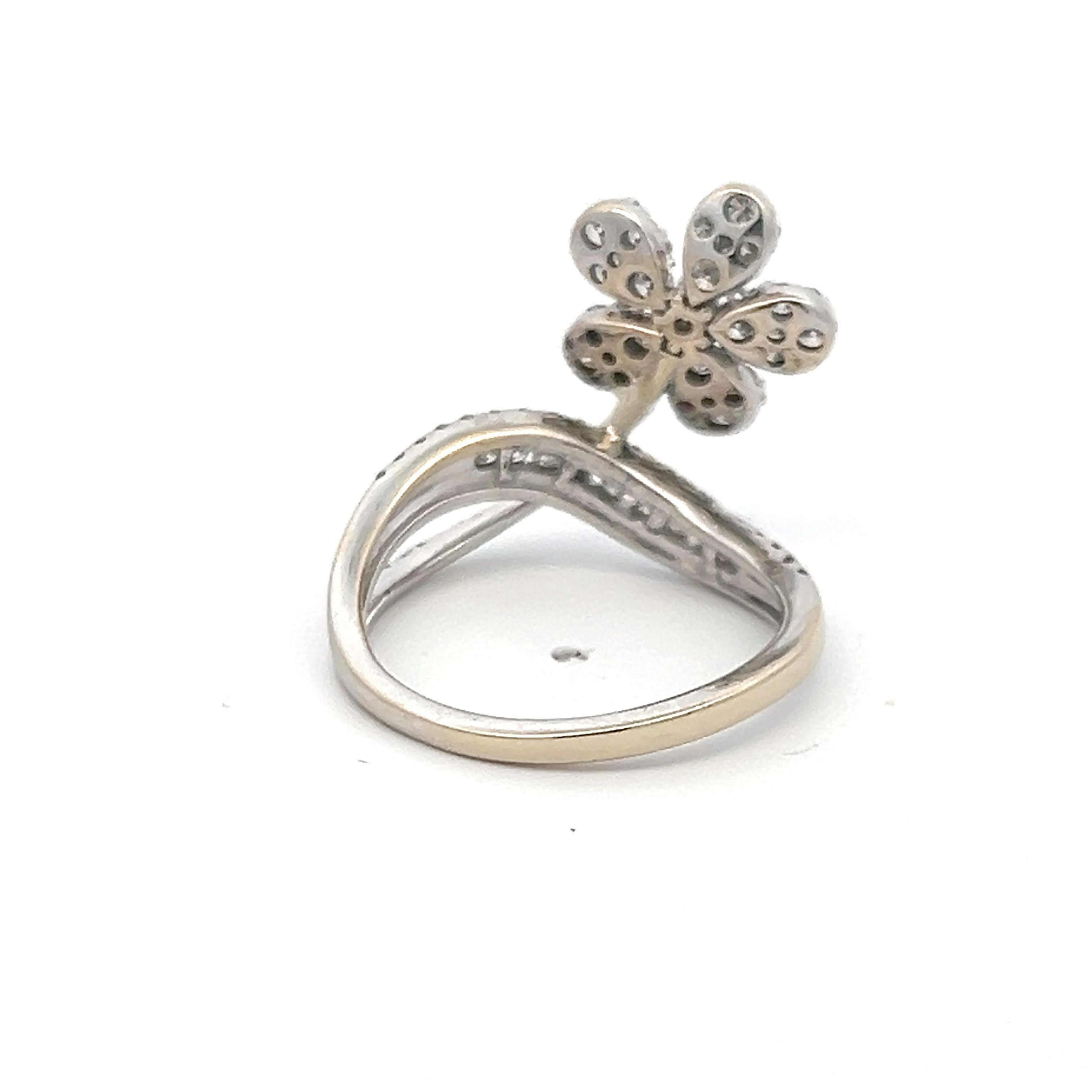 0.60 Carat Round Brilliant G VS2 Diamond 18 Karat White Gold Cocktail Ring