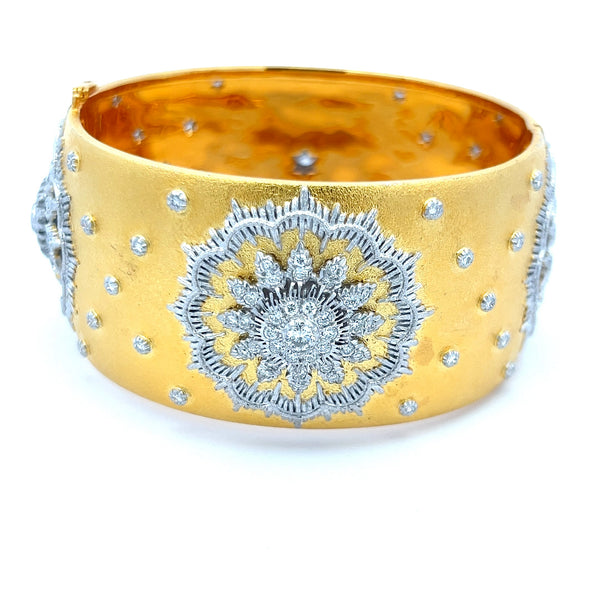 2.67 Carat Round Brilliant I SI1 Diamond 18 Karat Yellow Gold Bangle Bracelet