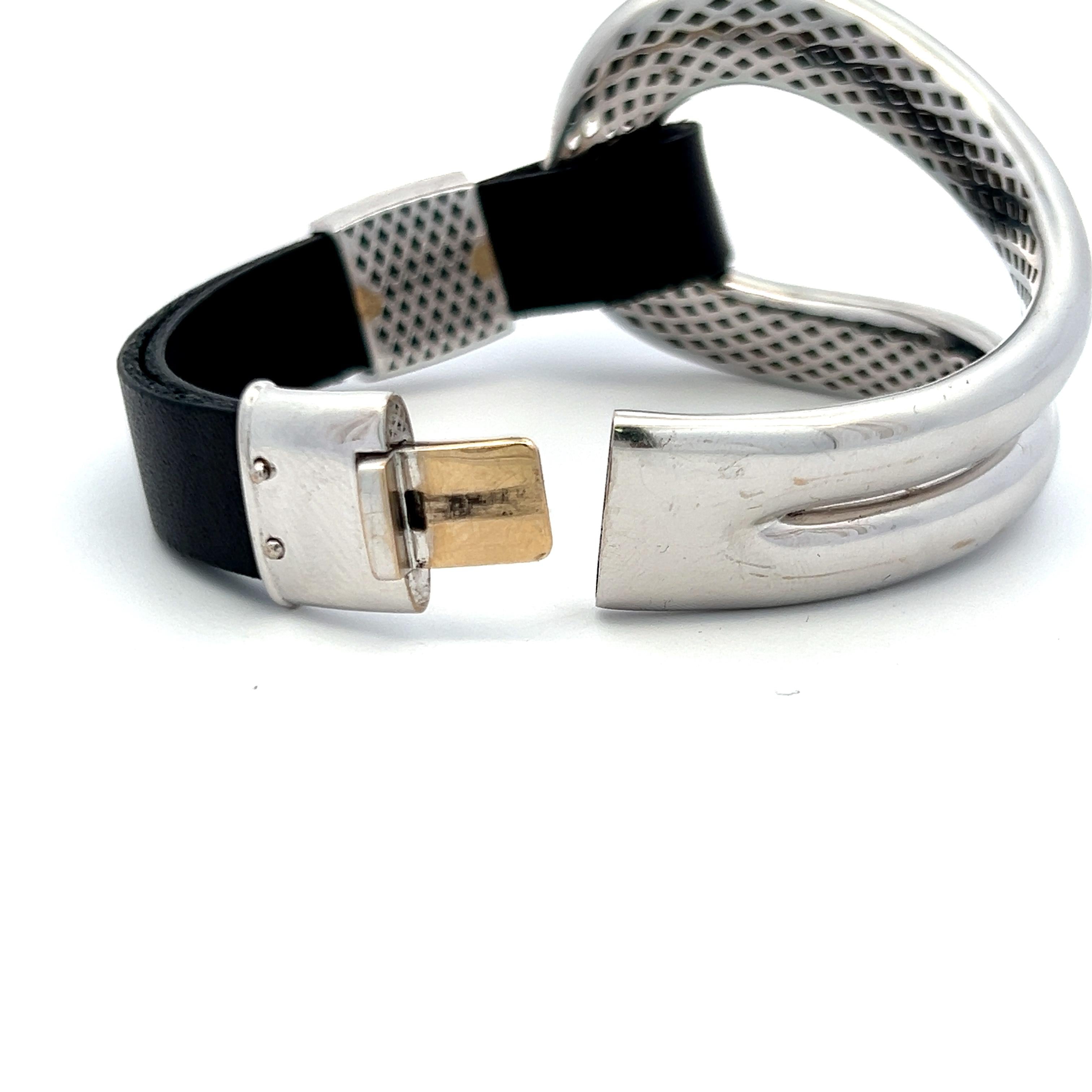 0.72 Carat Round Brilliant I VS2 Diamond 18 Karat White Gold Cuff Bracelet