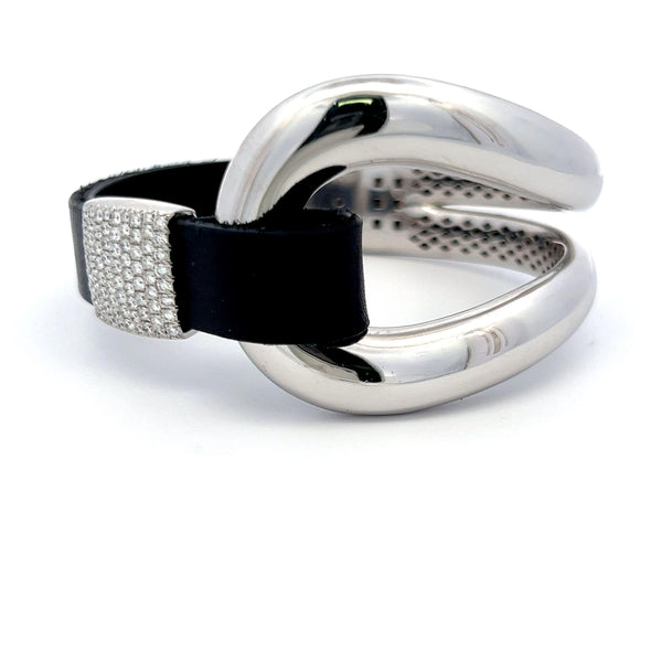 0.72 Carat Round Brilliant I VS2 Diamond 18 Karat White Gold Cuff Bracelet