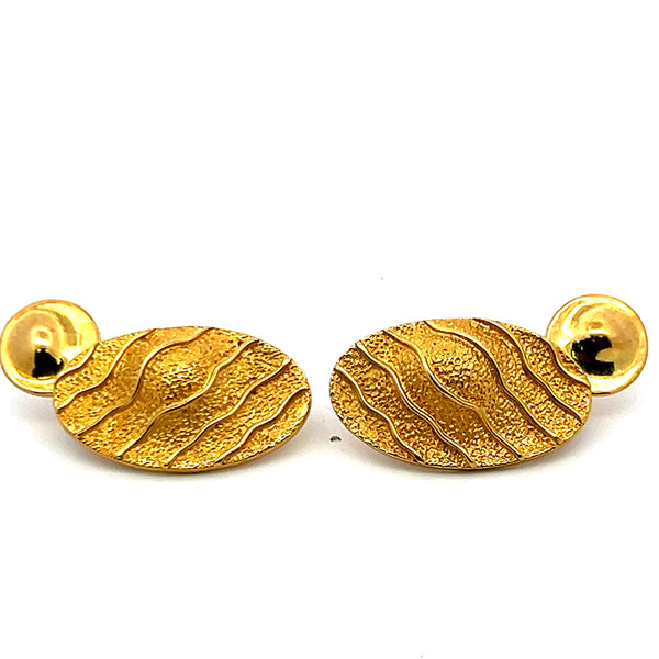 Vintage 33.50 Grams Textured 18 Karat Yellow Gold Clip On Earrings