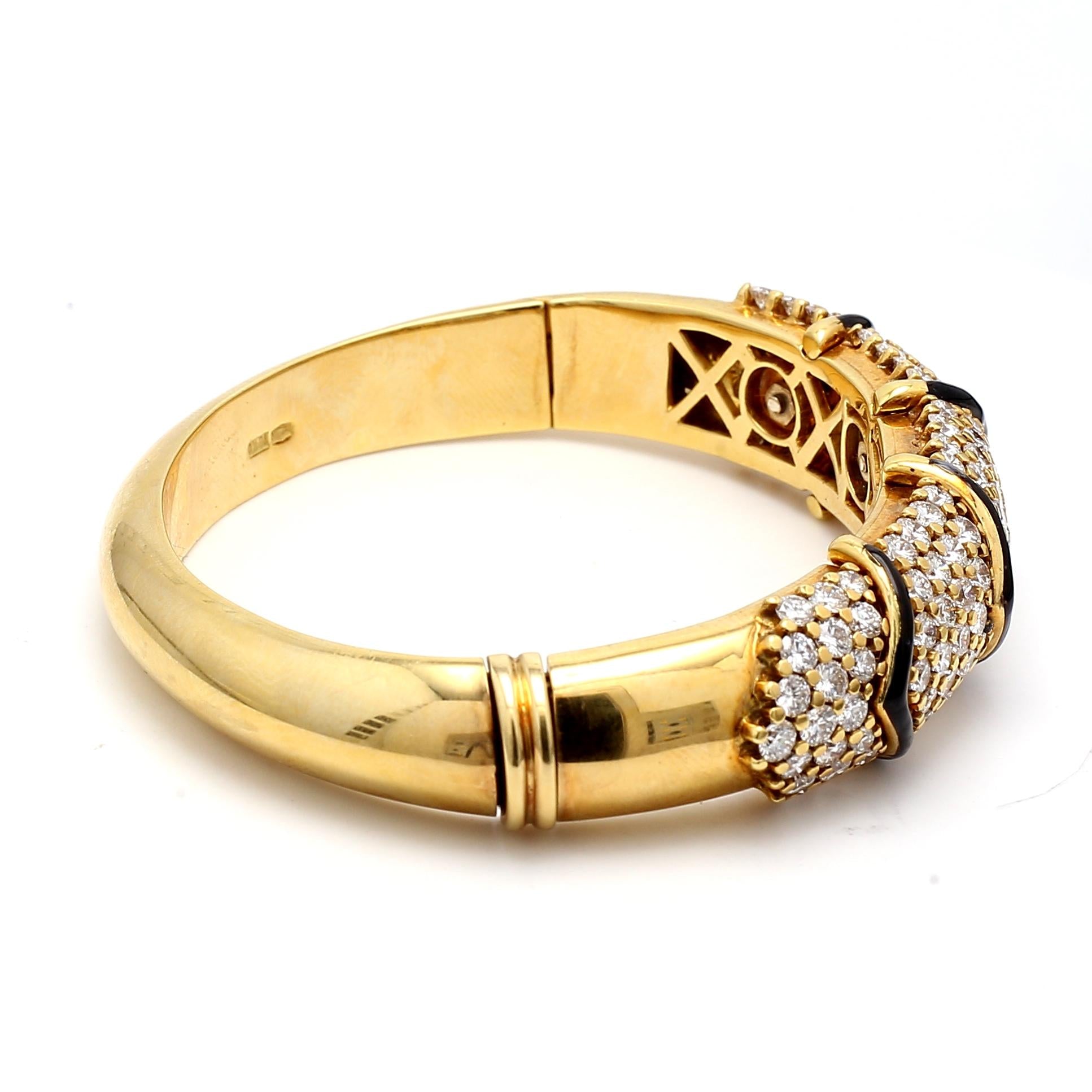 Vintage 18K Yellow Gold Bangle Bracelet with 9 Carat Round H-VS1 Diamonds 6.25in
