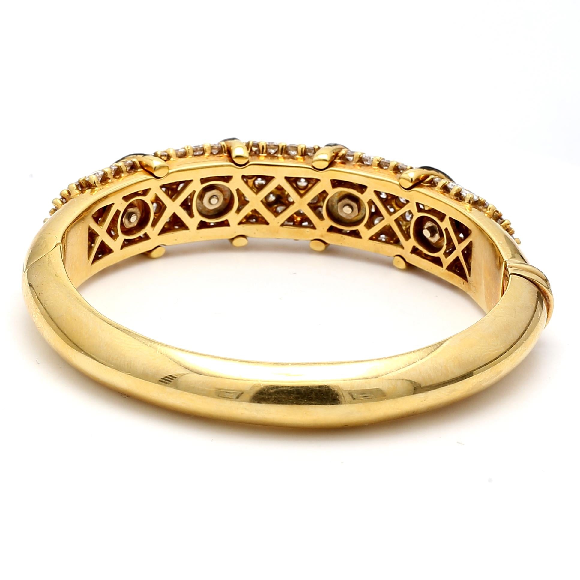 Vintage 18K Yellow Gold Bangle Bracelet with 9 Carat Round H-VS1 Diamonds 6.25in